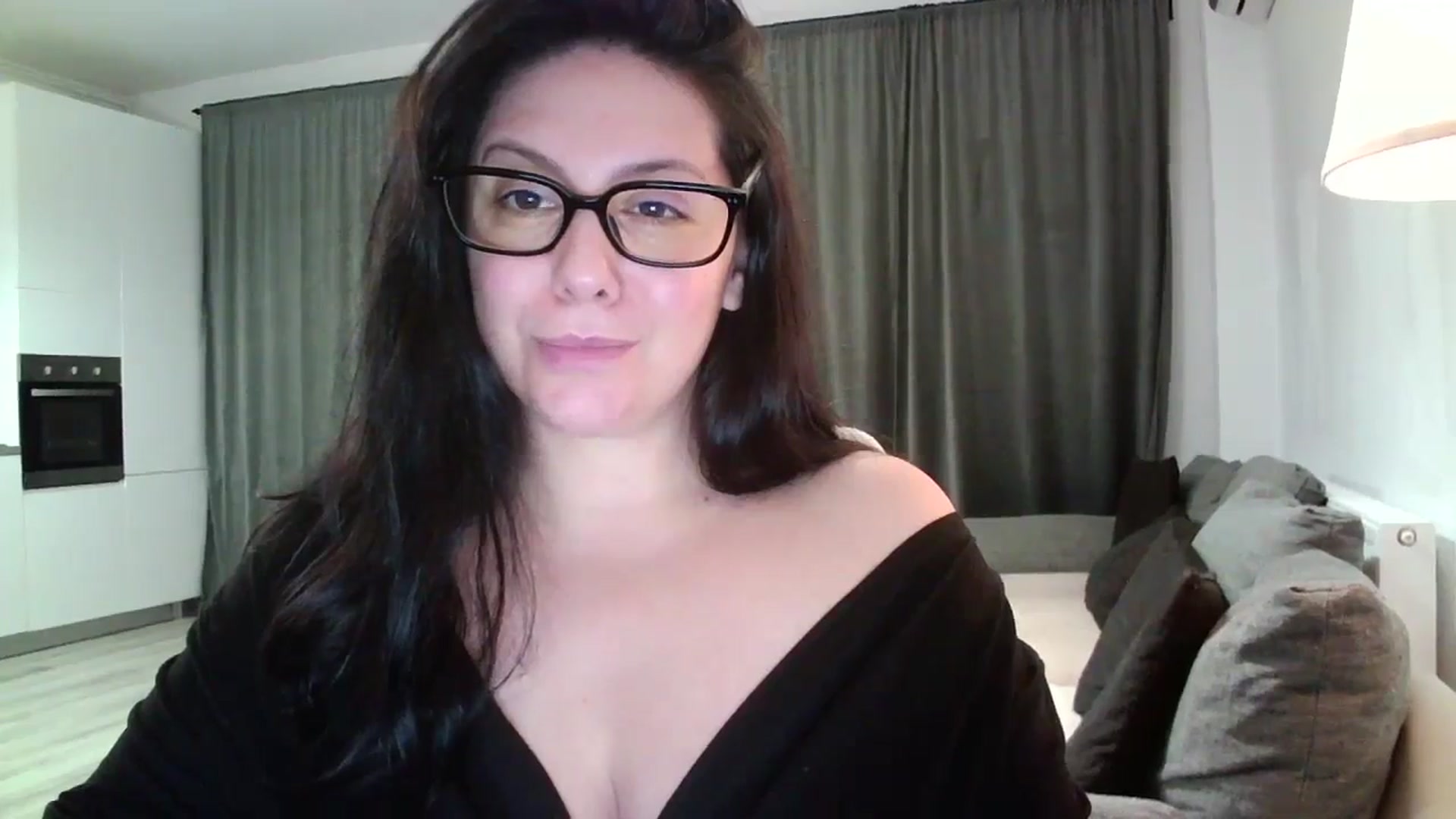 Gallery image thumbnail from SILKYWOMAN's myfreecams stream on, 11/17/2024, 15:45 image 17 of 20