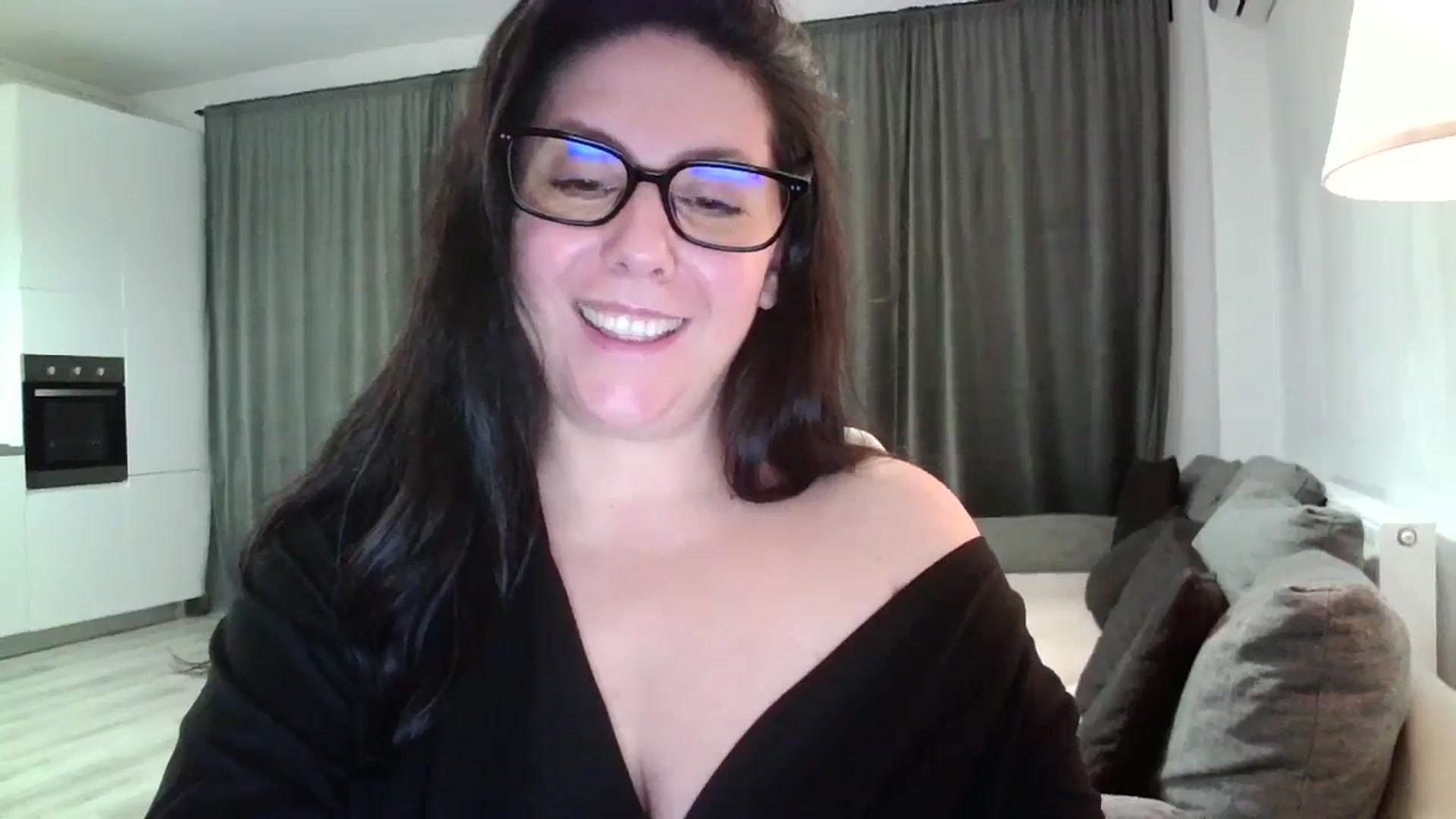 Gallery image thumbnail from SILKYWOMAN's myfreecams stream on, 11/17/2024, 15:45 image 12 of 20