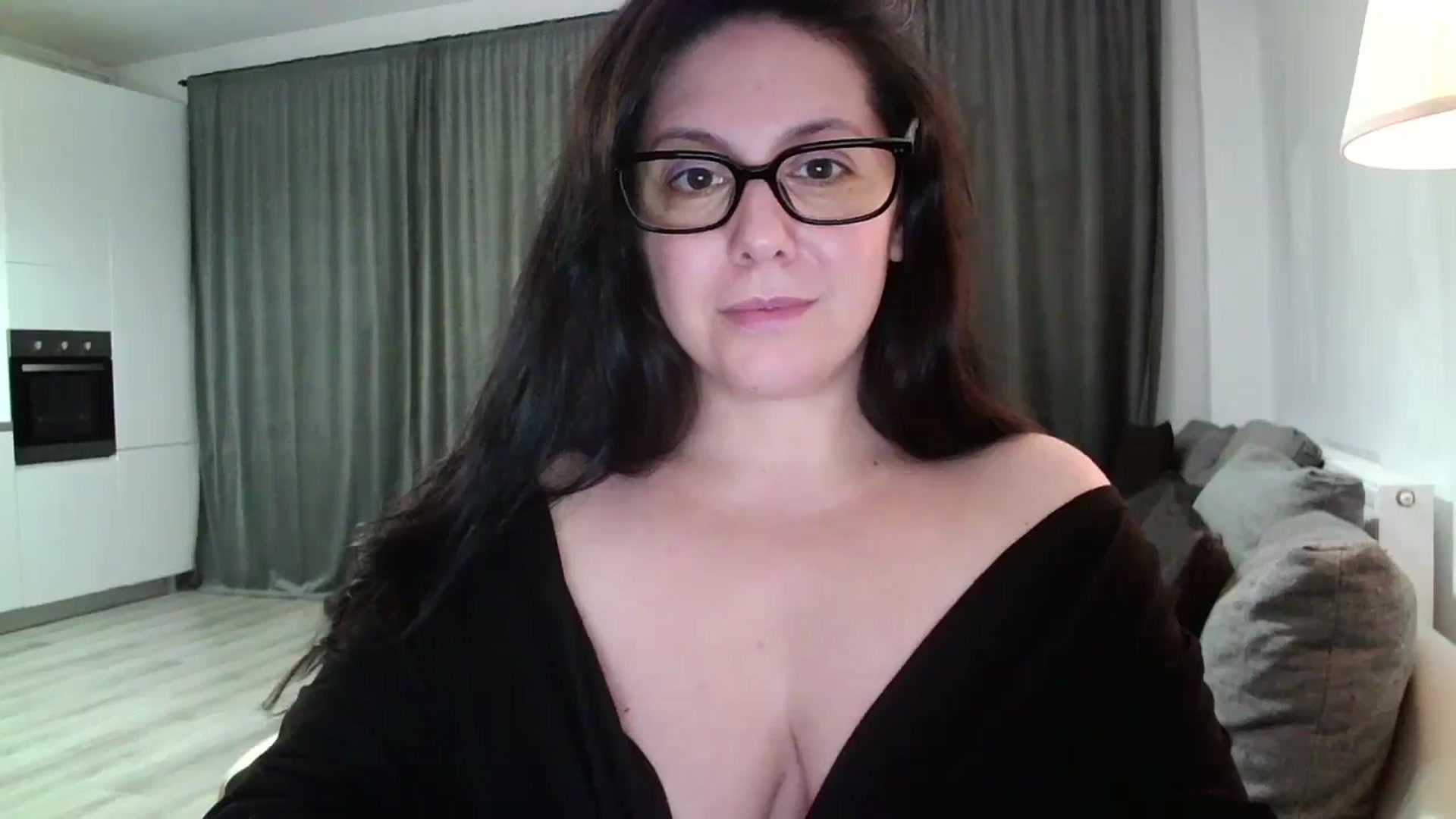 Gallery image thumbnail from SILKYWOMAN's myfreecams stream on, 11/17/2024, 17:09 image 14 of 20