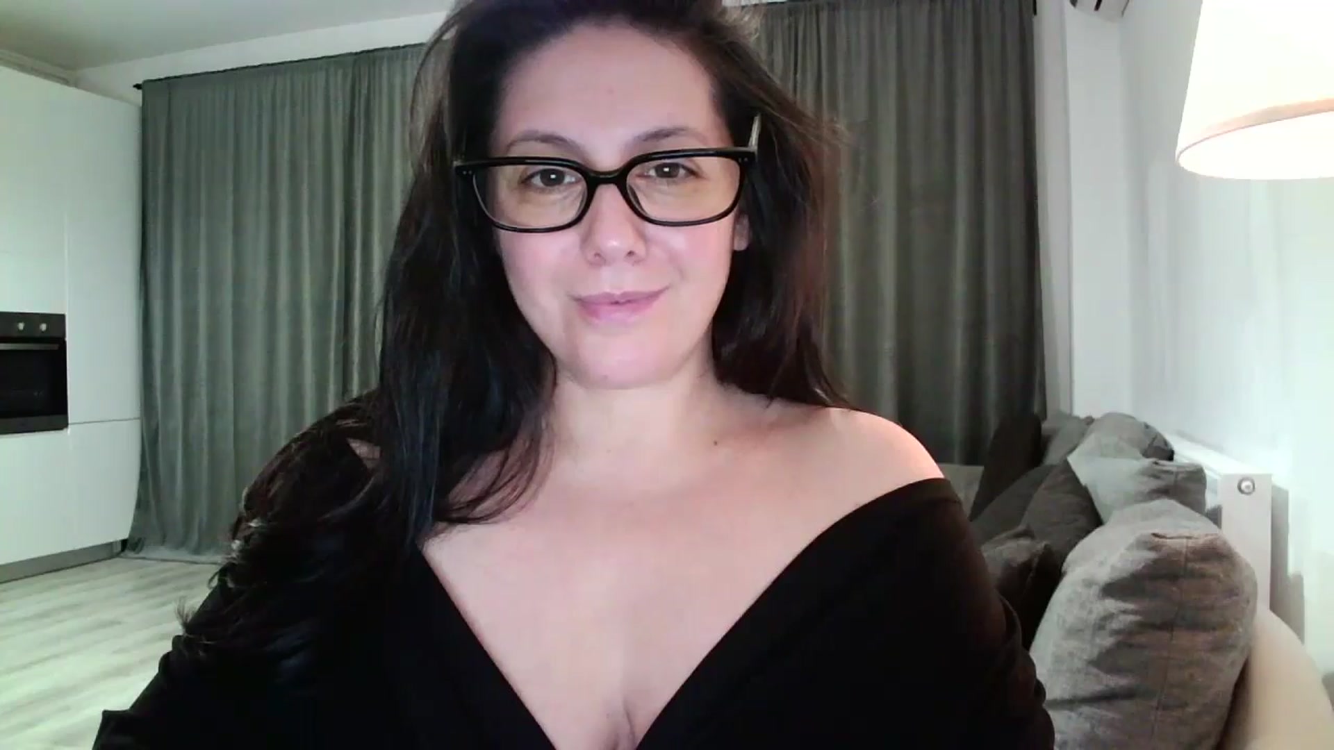 Gallery image thumbnail from SILKYWOMAN's myfreecams stream on, 11/18/2024, 17:16 image 15 of 20