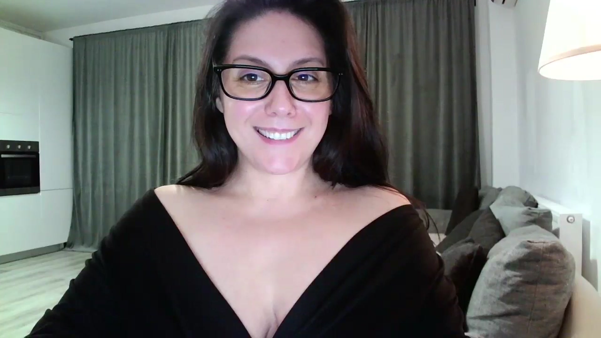 Gallery image thumbnail from SILKYWOMAN's myfreecams stream on, 11/18/2024, 17:16 image 16 of 20
