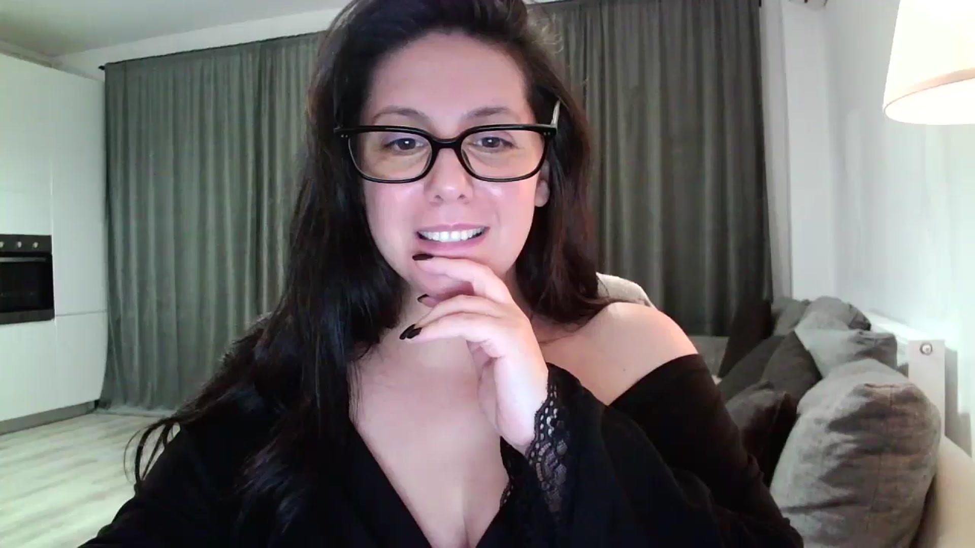 Gallery image thumbnail from SILKYWOMAN's myfreecams stream on, 11/18/2024, 17:47 image 15 of 20