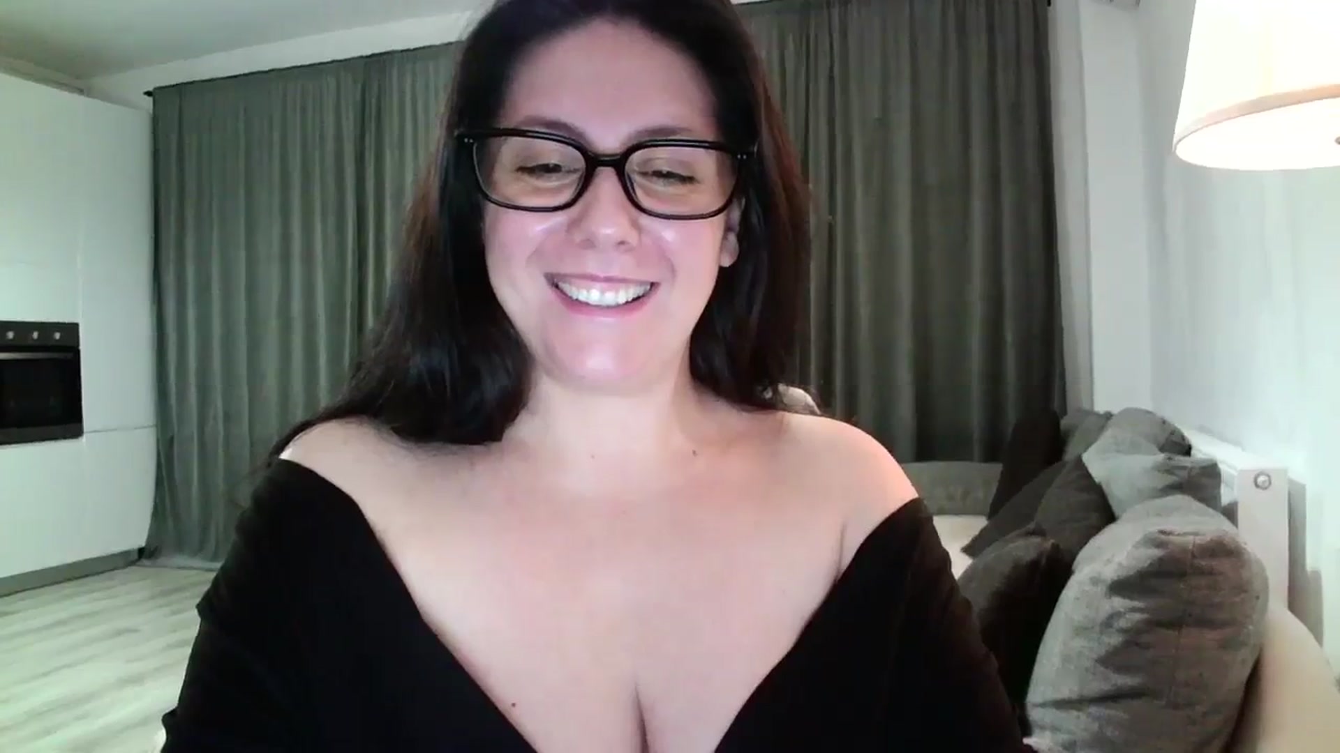 Gallery image thumbnail from SILKYWOMAN's myfreecams stream on, 11/18/2024, 17:47 image 10 of 20
