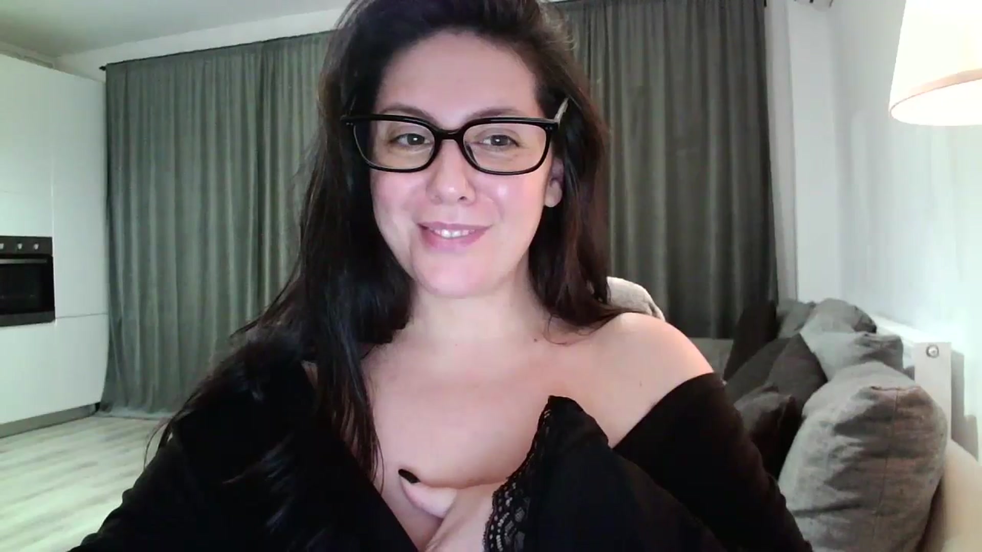 Gallery image thumbnail from SILKYWOMAN's myfreecams stream on, 11/18/2024, 17:47 image 13 of 20