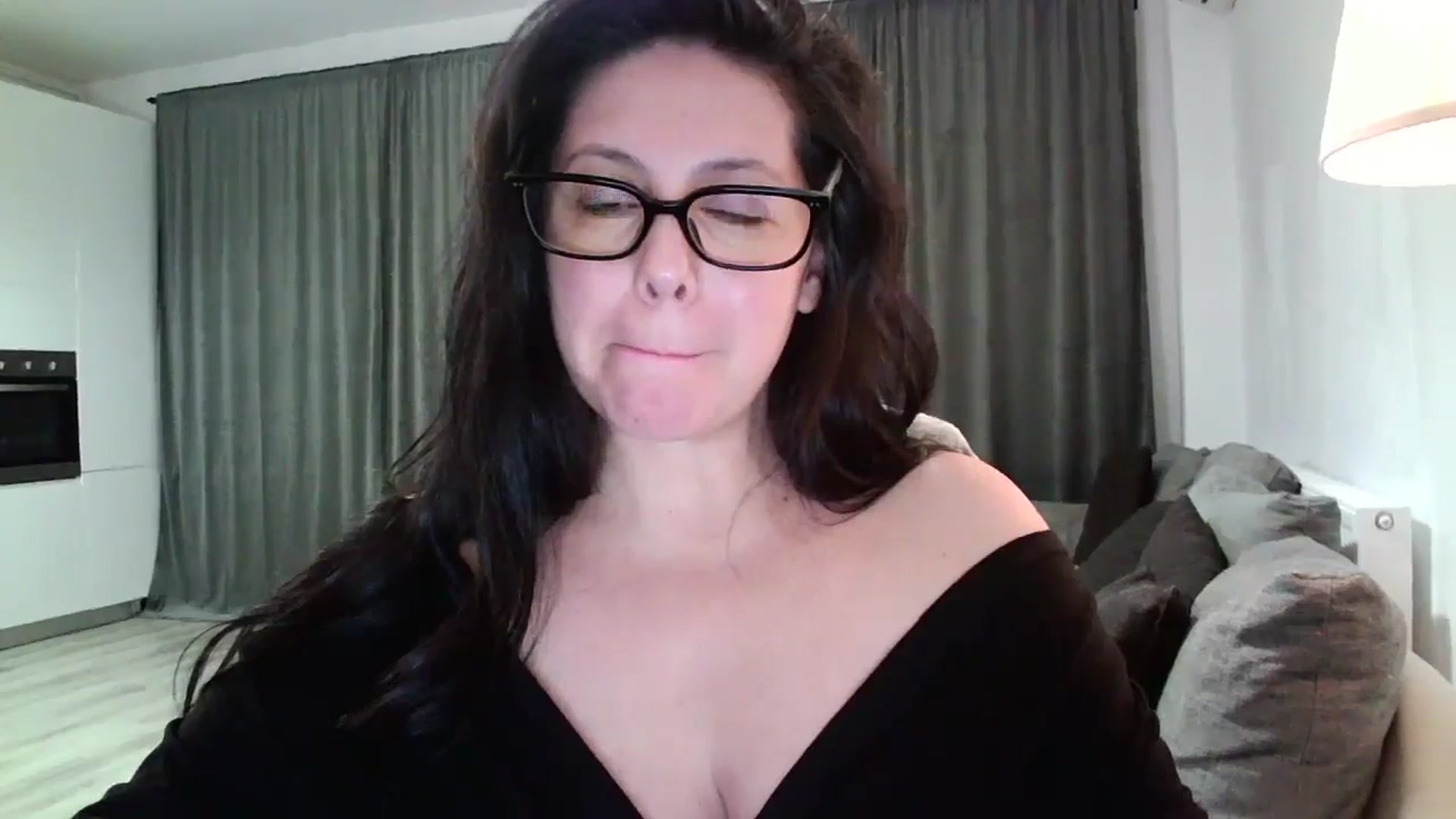 Gallery image thumbnail from SILKYWOMAN's myfreecams stream on, 11/18/2024, 17:47 image 18 of 20