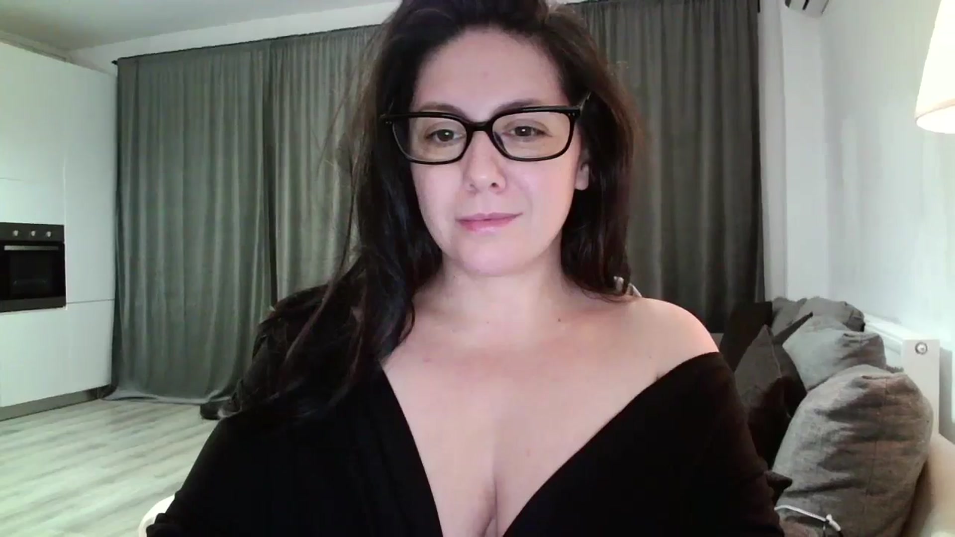 Gallery image thumbnail from SILKYWOMAN's myfreecams stream on, 11/21/2024, 16:34 image 6 of 20