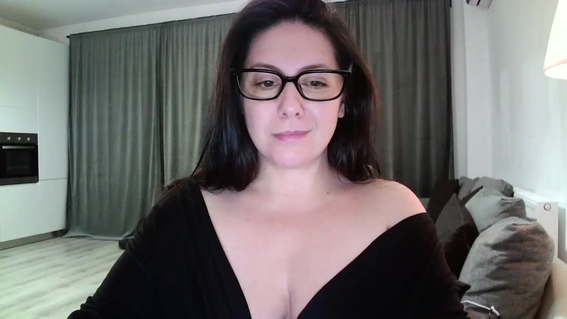 Gallery image thumbnail from SILKYWOMAN's myfreecams stream on, 11/21/2024, 16:34 image 14 of 20