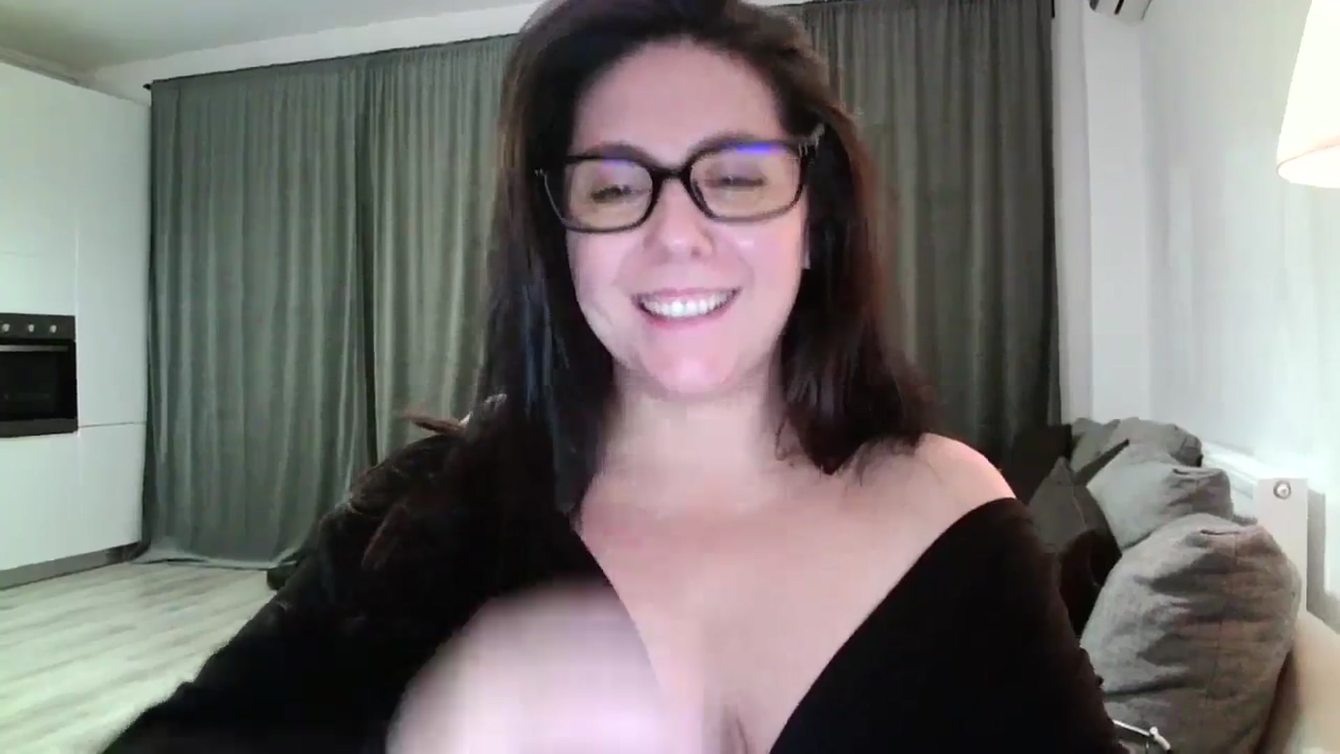 Gallery image thumbnail from SILKYWOMAN's myfreecams stream on, 11/21/2024, 17:45 image 9 of 20