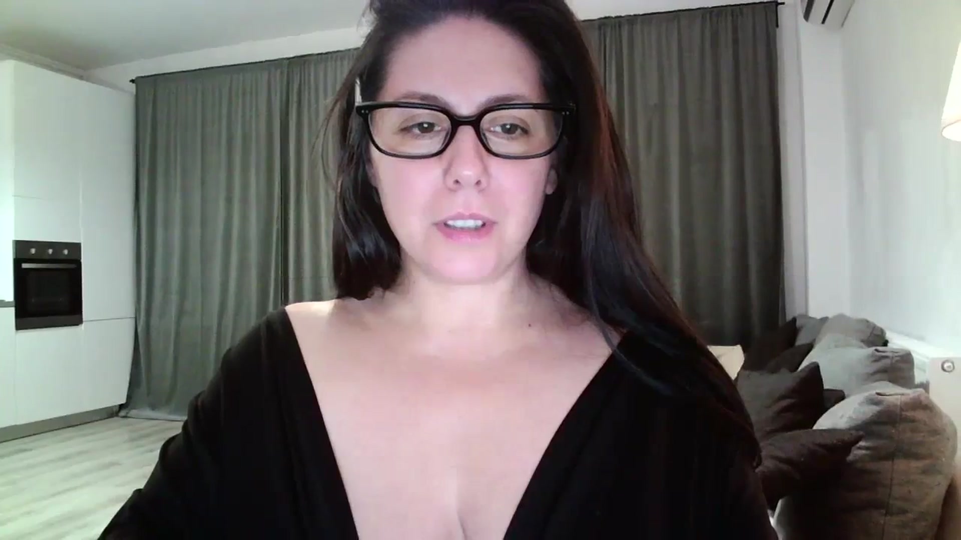 Gallery image thumbnail from SILKYWOMAN's myfreecams stream on, 11/22/2024, 17:50 image 7 of 20
