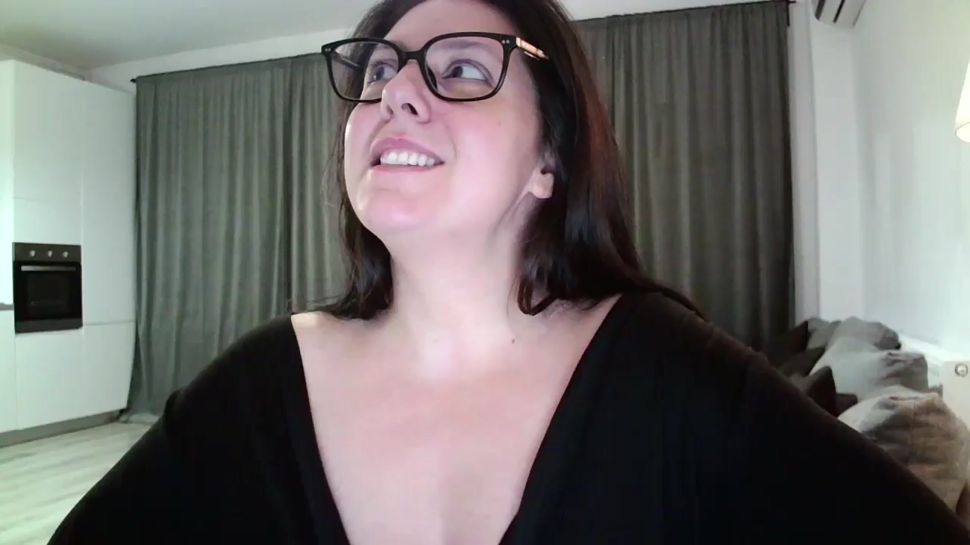 Gallery image thumbnail from SILKYWOMAN's myfreecams stream on, 11/22/2024, 17:50 image 8 of 20