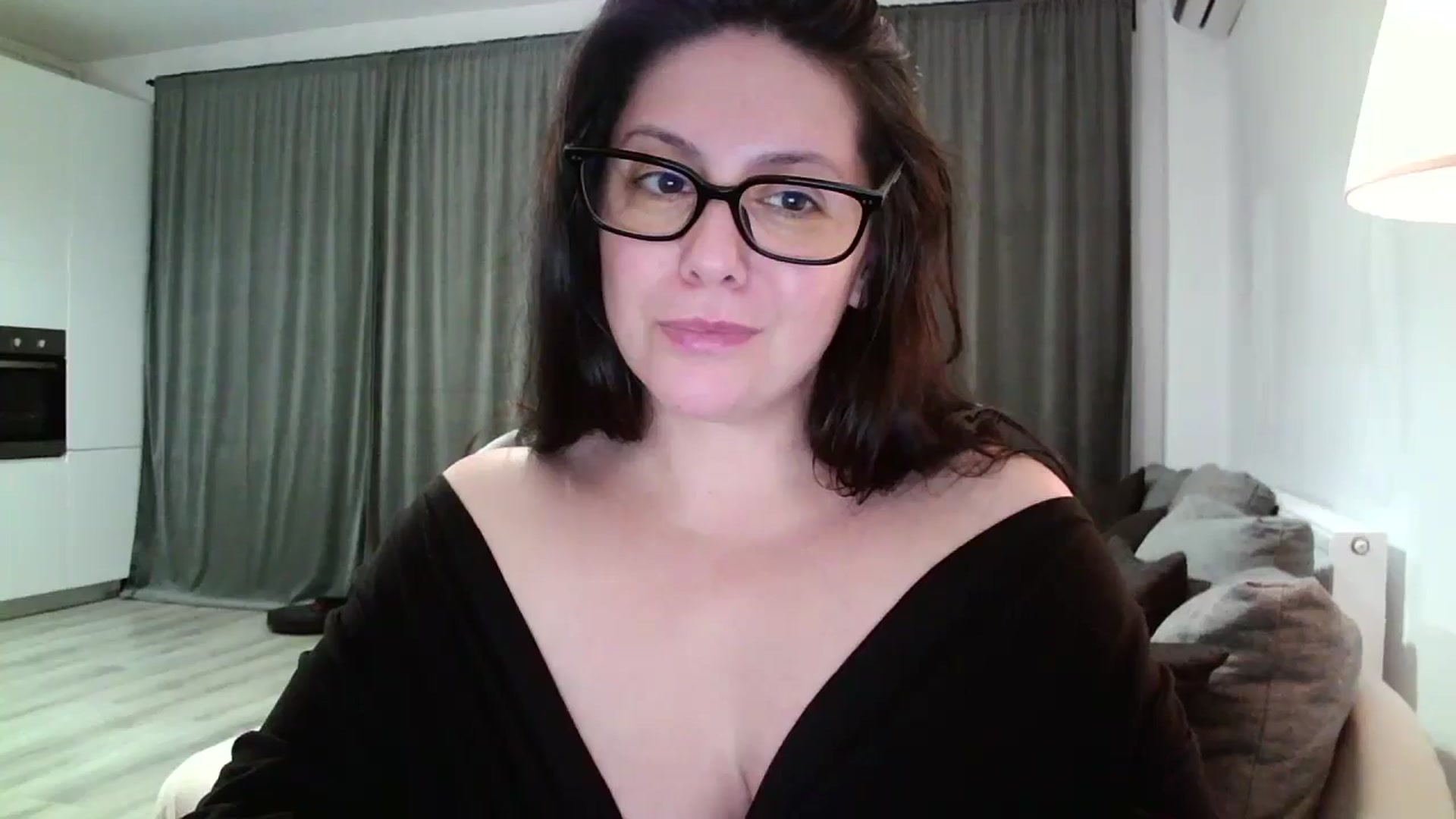 Gallery image thumbnail from SILKYWOMAN's myfreecams stream on, 11/22/2024, 22:55 image 13 of 20