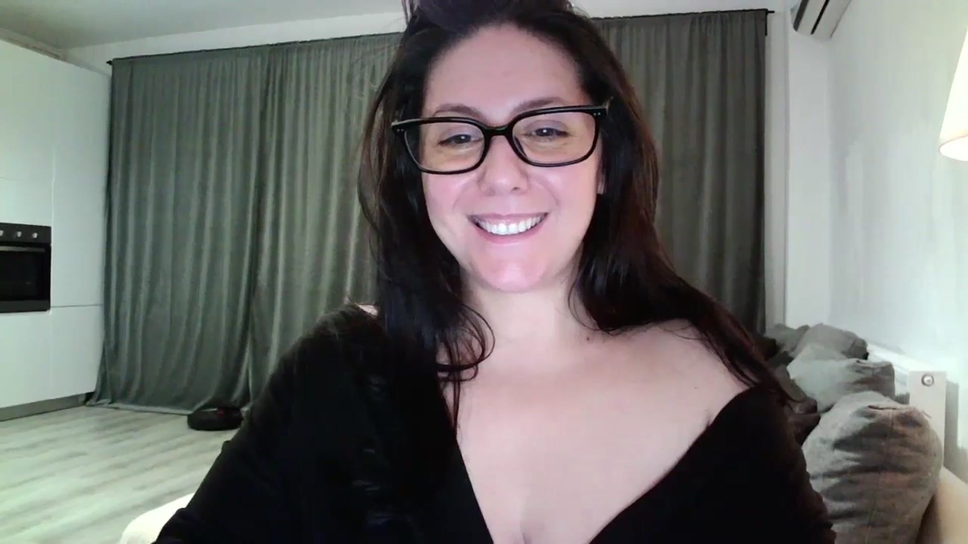 Gallery image thumbnail from SILKYWOMAN's myfreecams stream on, 11/24/2024, 16:12 image 9 of 20