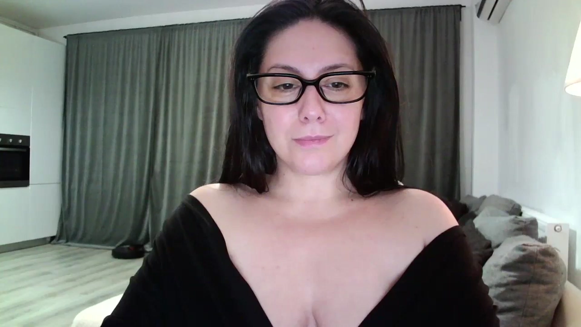 Gallery image thumbnail from SILKYWOMAN's myfreecams stream on, 11/24/2024, 16:12 image 8 of 20