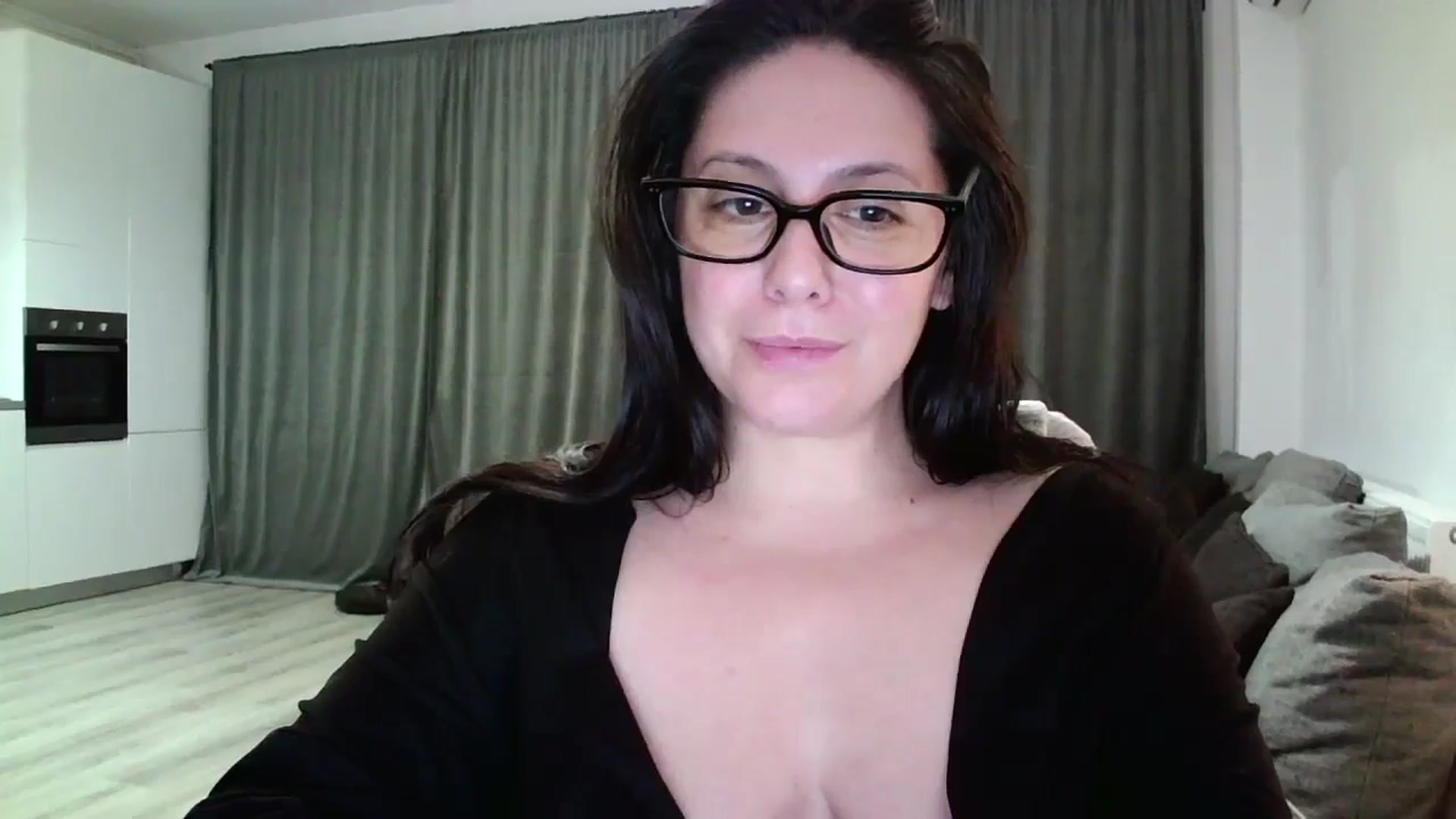 Gallery image thumbnail from SILKYWOMAN's myfreecams stream on, 11/24/2024, 16:55 image 16 of 20