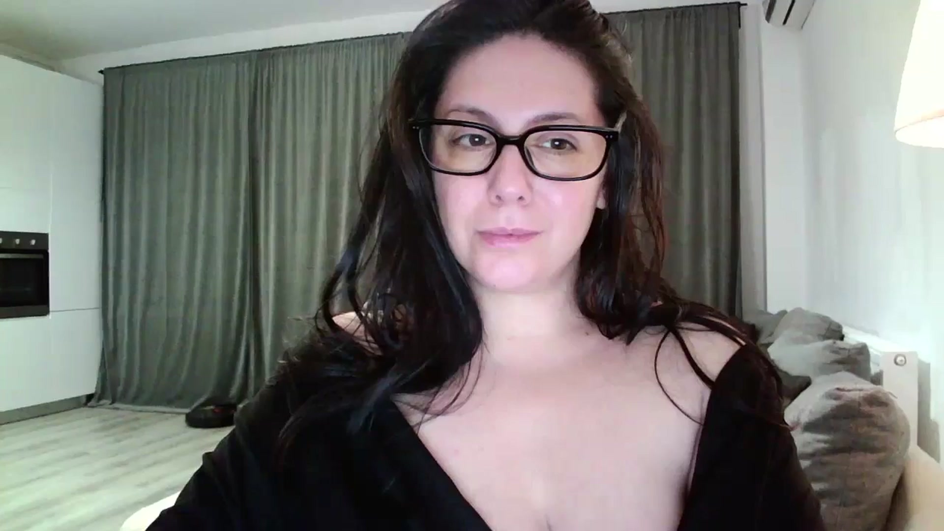 Gallery image thumbnail from SILKYWOMAN's myfreecams stream on, 11/24/2024, 20:29 image 14 of 20