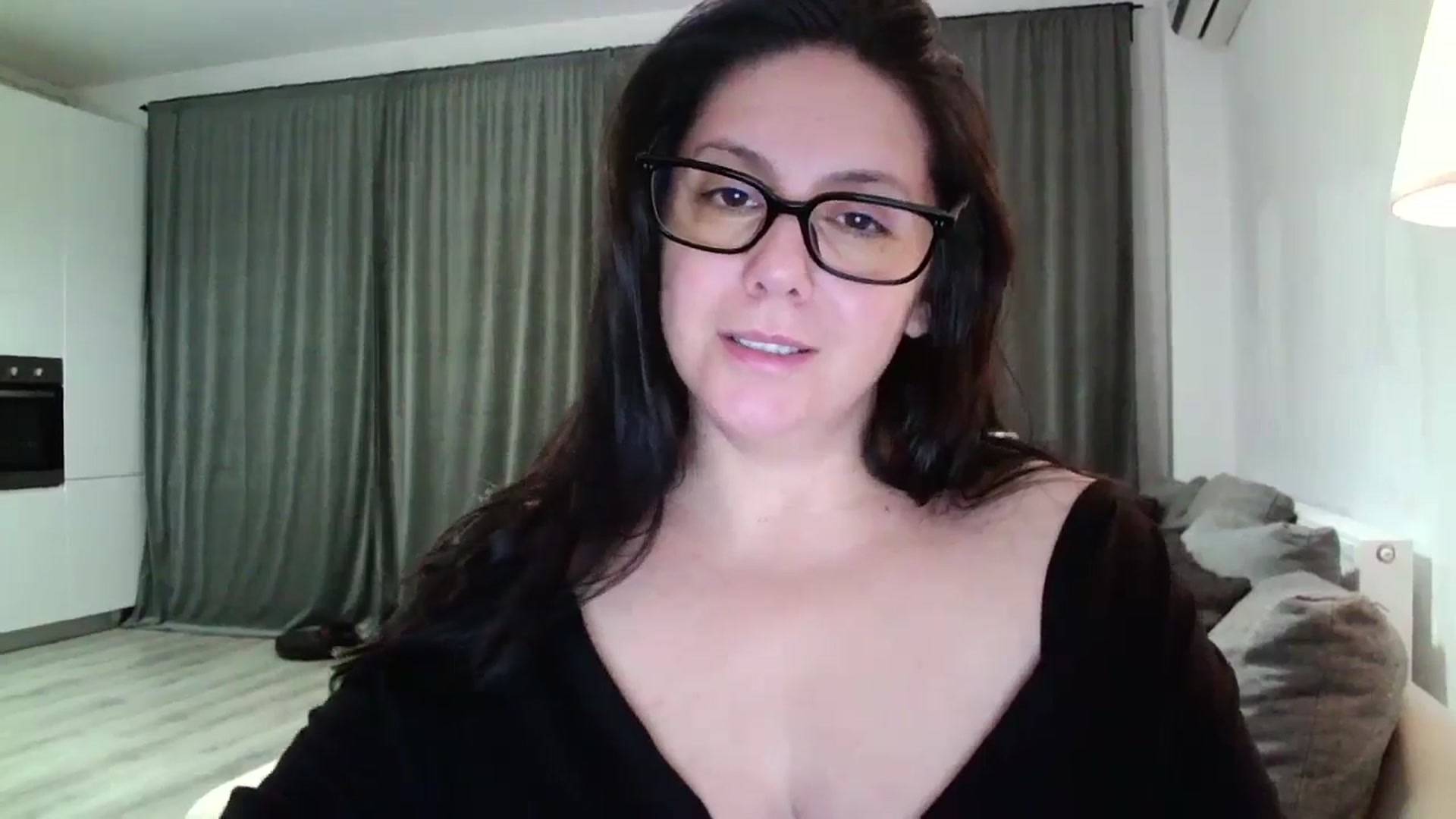 Gallery image thumbnail from SILKYWOMAN's myfreecams stream on, 11/24/2024, 20:29 image 17 of 20