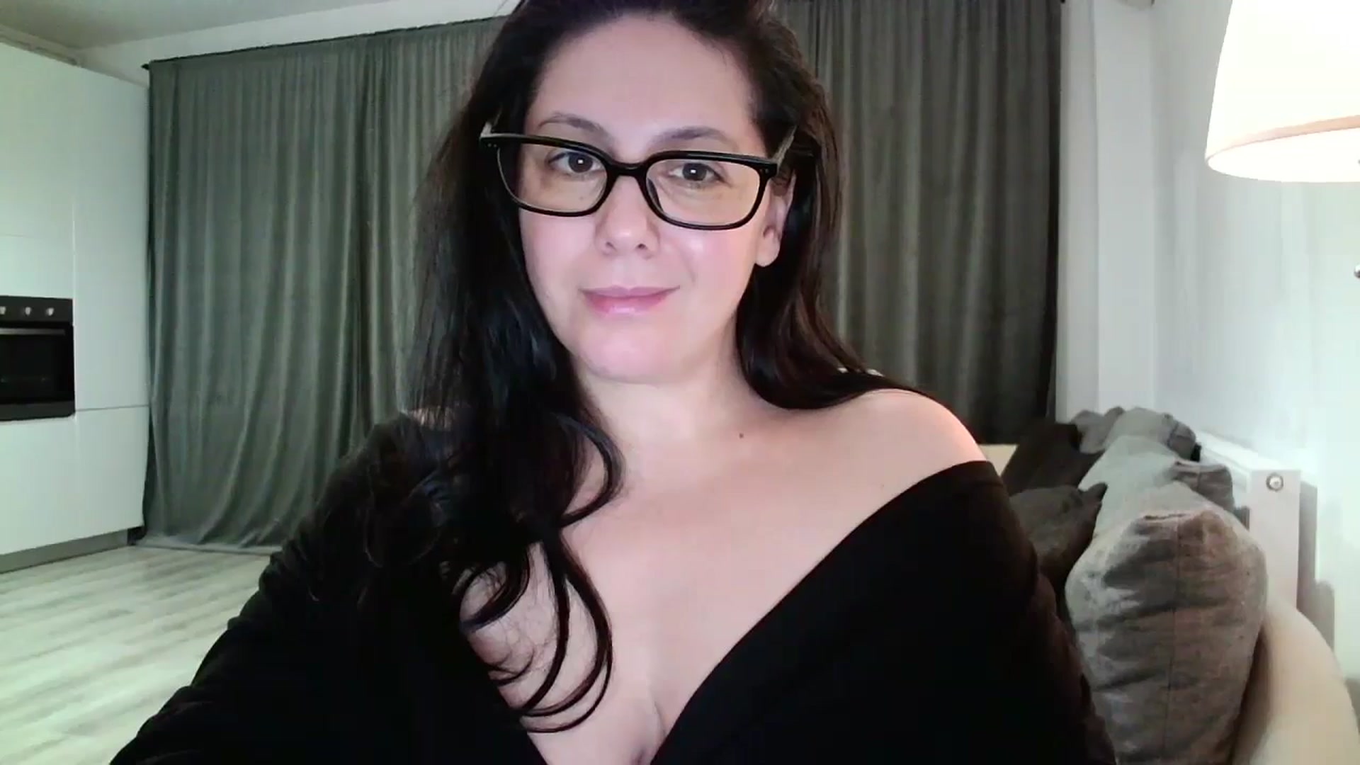 Gallery image thumbnail from SILKYWOMAN's myfreecams stream on, 11/30/2024, 18:06 image 6 of 20
