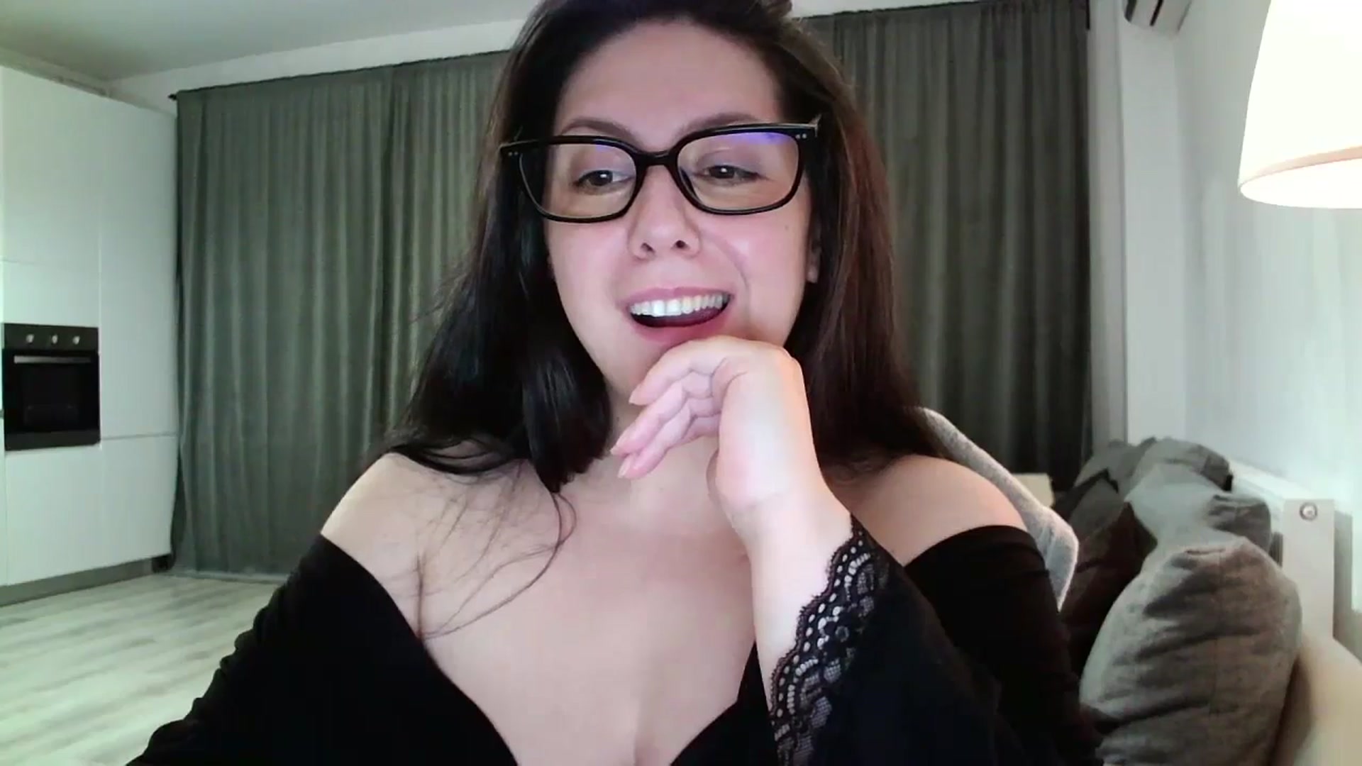 Gallery image thumbnail from SILKYWOMAN's myfreecams stream on, 12/02/2024, 19:43 image 8 of 20