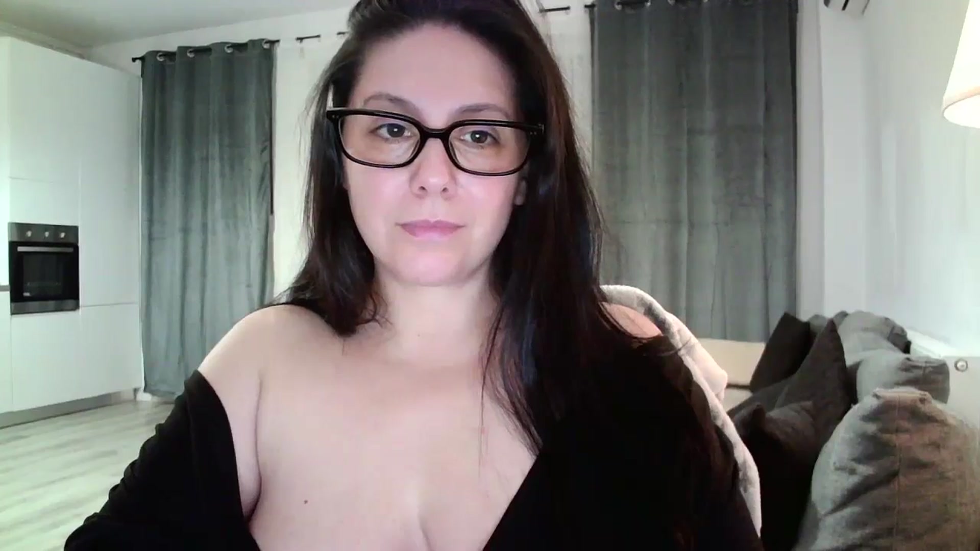 Gallery image thumbnail from SILKYWOMAN's myfreecams stream on, 12/07/2024, 19:33 image 13 of 20