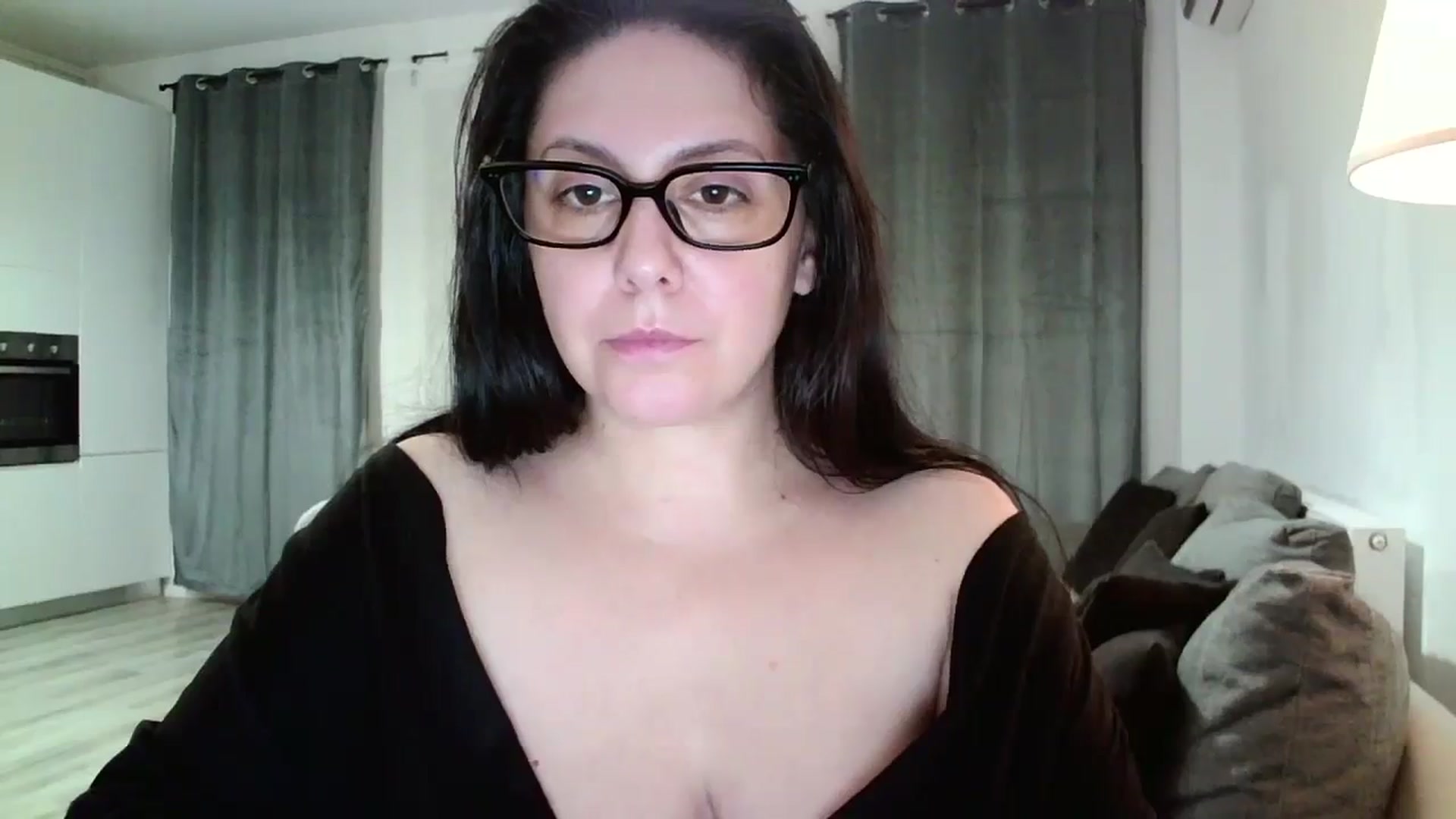 Gallery image thumbnail from SILKYWOMAN's myfreecams stream on, 12/10/2024, 17:48 image 6 of 20