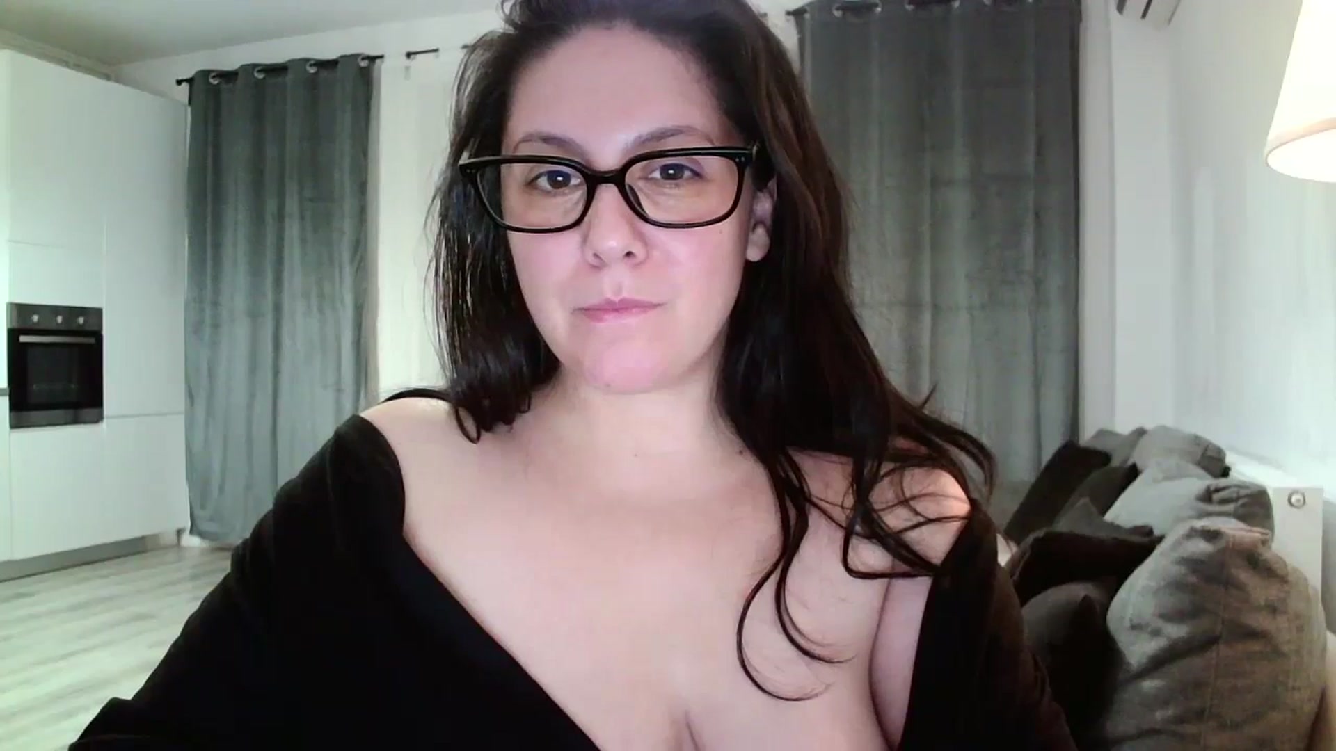 Gallery image thumbnail from SILKYWOMAN's myfreecams stream on, 12/10/2024, 18:08 image 15 of 20