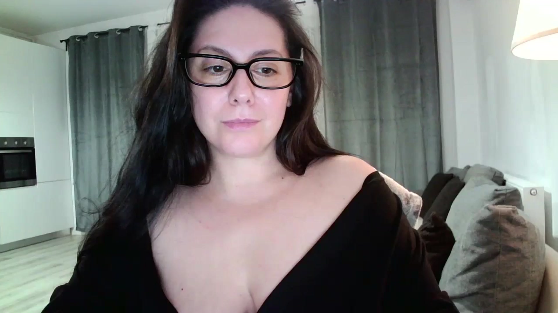 Gallery image thumbnail from SILKYWOMAN's myfreecams stream on, 12/11/2024, 19:53 image 17 of 20