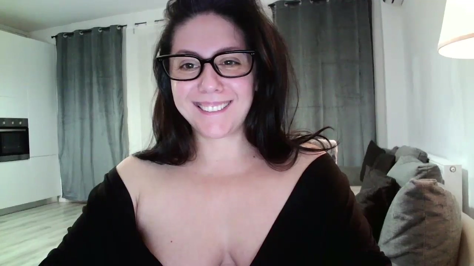 Gallery image thumbnail from SILKYWOMAN's myfreecams stream on, 12/13/2024, 17:39 image 14 of 20