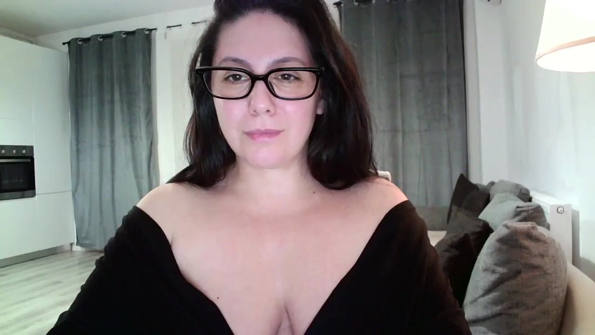 Gallery image thumbnail from SILKYWOMAN's myfreecams stream on, 12/13/2024, 17:39 image 9 of 20
