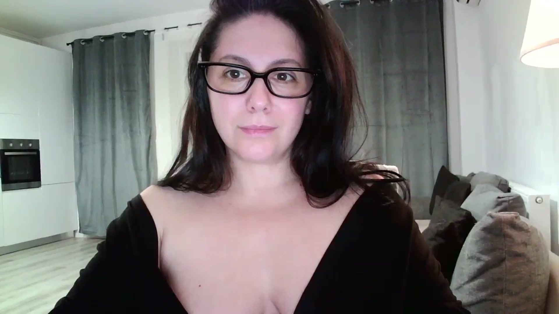 Gallery image thumbnail from SILKYWOMAN's myfreecams stream on, 12/13/2024, 17:39 image 17 of 20