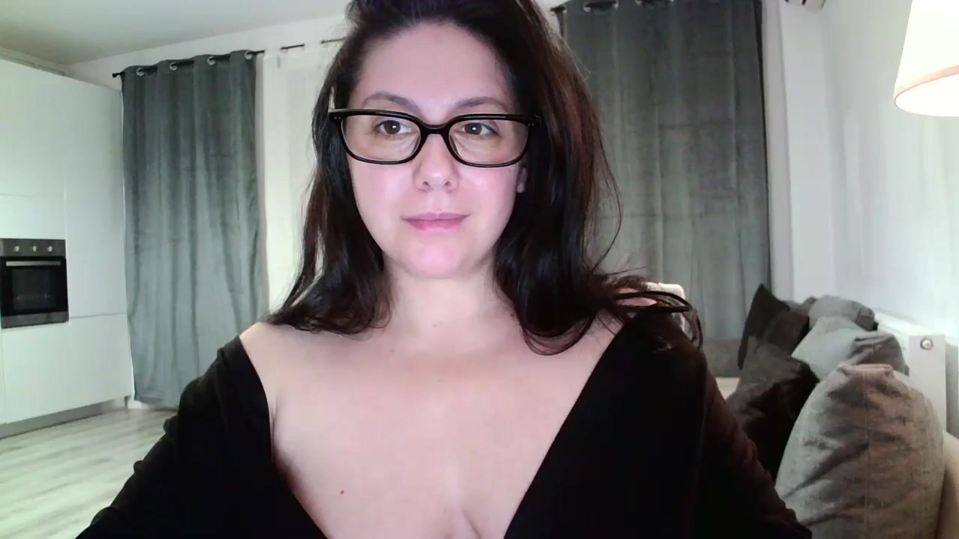 Gallery image thumbnail from SILKYWOMAN's myfreecams stream on, 12/13/2024, 17:39 image 18 of 20