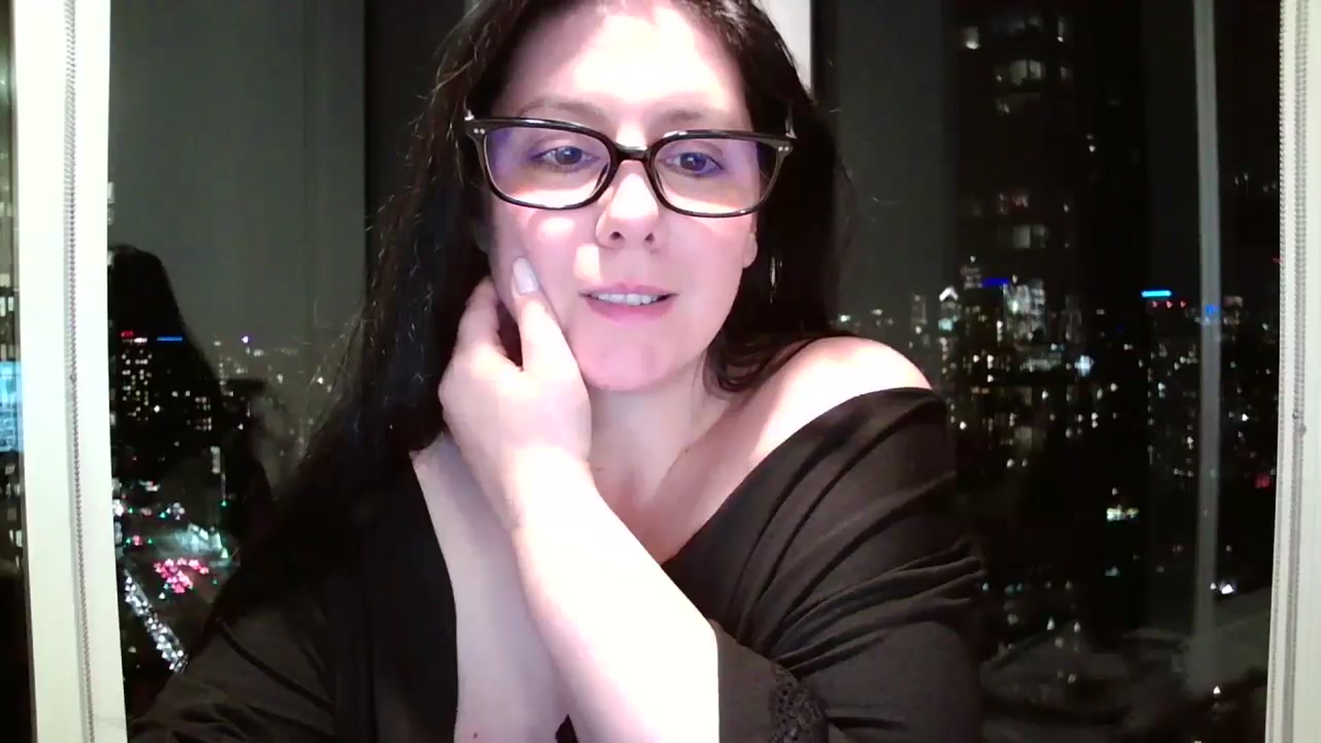 Gallery image thumbnail from SILKYWOMAN's myfreecams stream on, 12/17/2024, 23:58 image 19 of 20