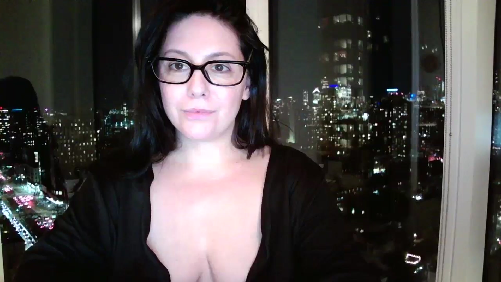 Gallery image thumbnail from SILKYWOMAN's myfreecams stream on, 12/18/2024, 01:20 image 7 of 20