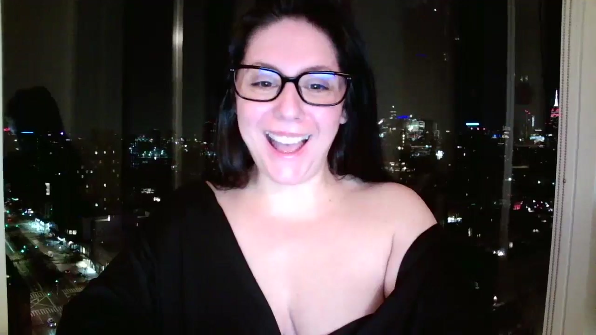 Gallery image thumbnail from SILKYWOMAN's myfreecams stream on, 12/18/2024, 09:51 image 16 of 20