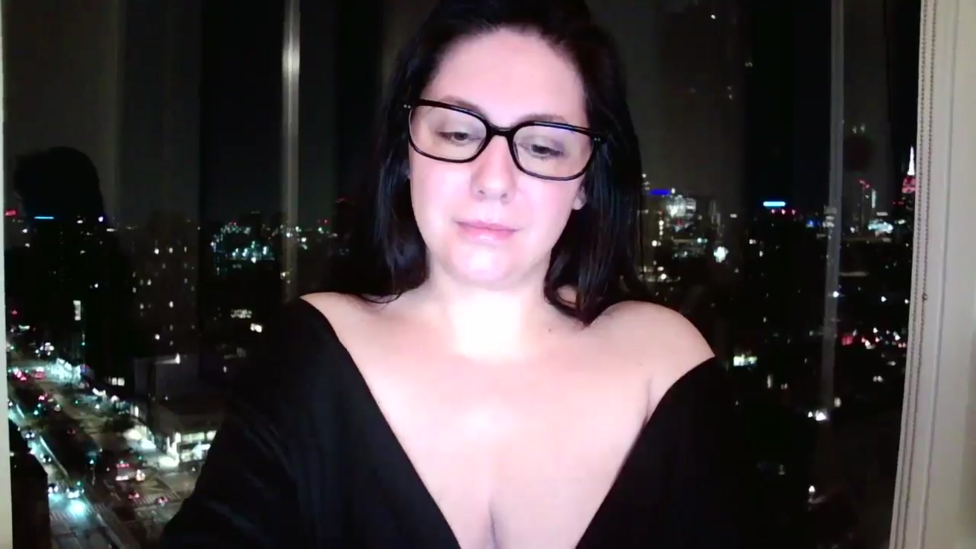 Gallery image thumbnail from SILKYWOMAN's myfreecams stream on, 12/18/2024, 09:51 image 10 of 20
