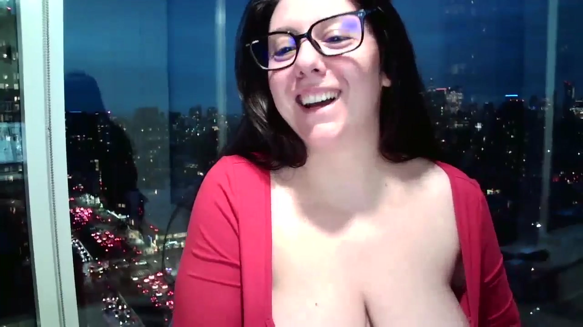 Gallery image thumbnail from SILKYWOMAN's myfreecams stream on, 12/18/2024, 21:56 image 5 of 20
