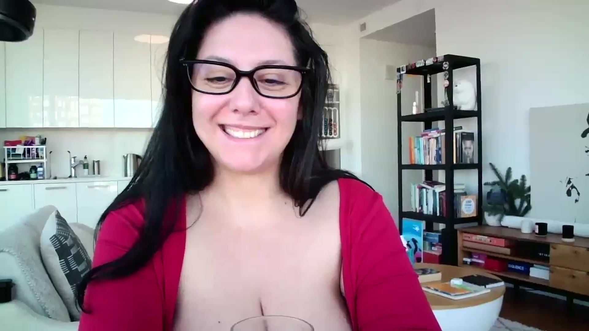 Gallery image thumbnail from SILKYWOMAN's myfreecams stream on, 12/19/2024, 15:07 image 14 of 20