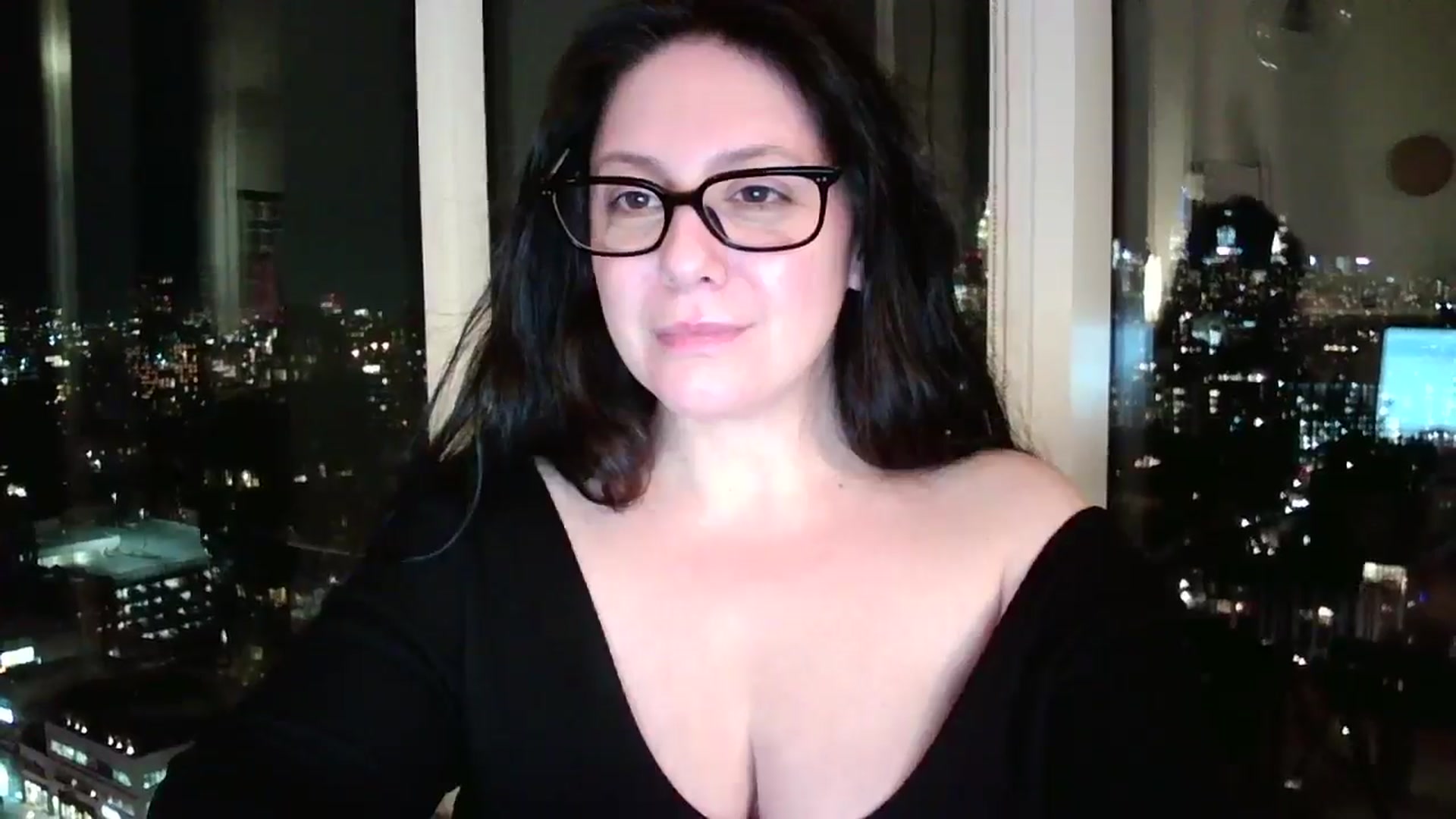 Gallery image thumbnail from SILKYWOMAN's myfreecams stream on, 12/20/2024, 24:00 image 19 of 20