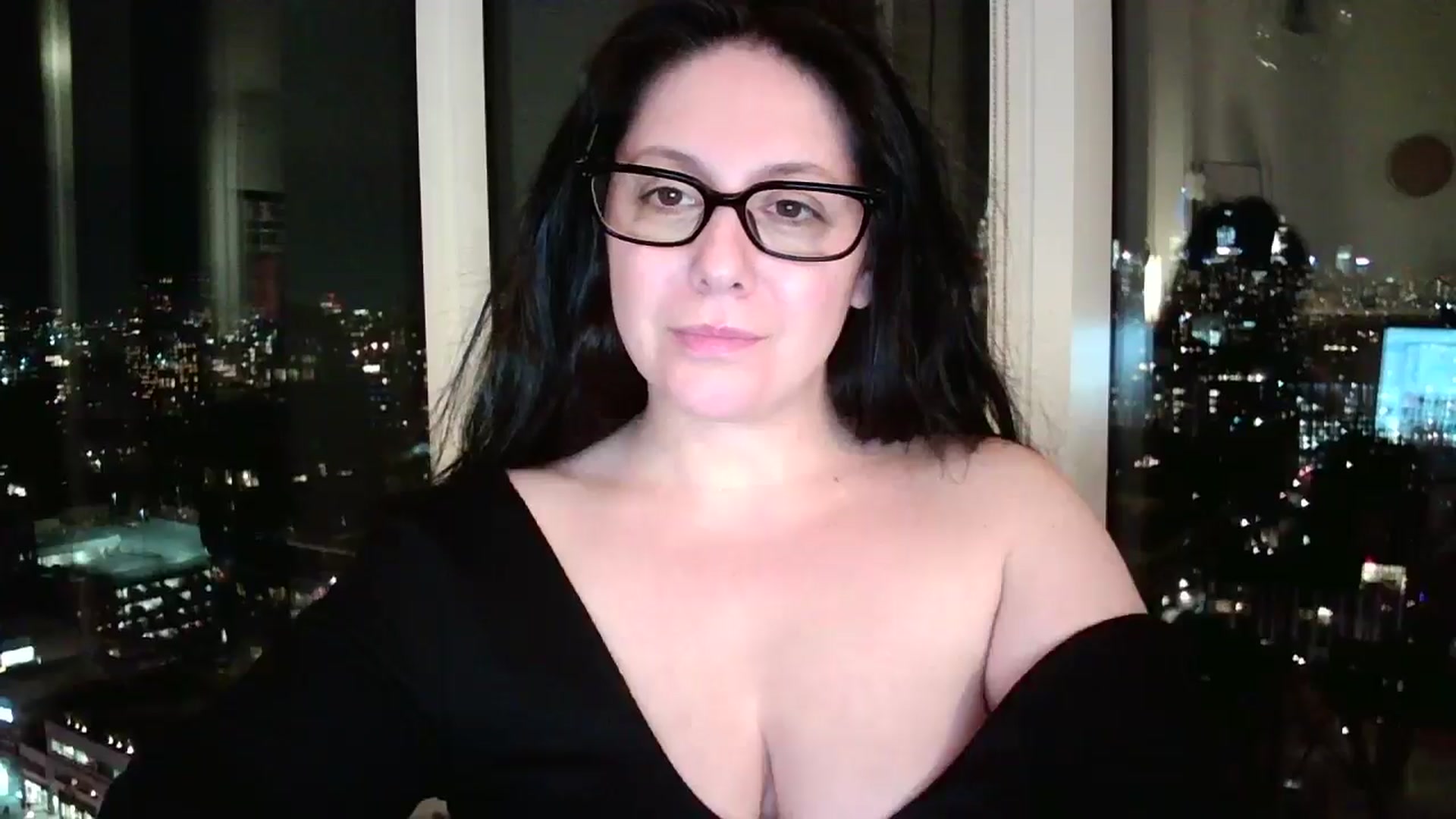 Gallery image thumbnail from SILKYWOMAN's myfreecams stream on, 12/20/2024, 24:38 image 2 of 20