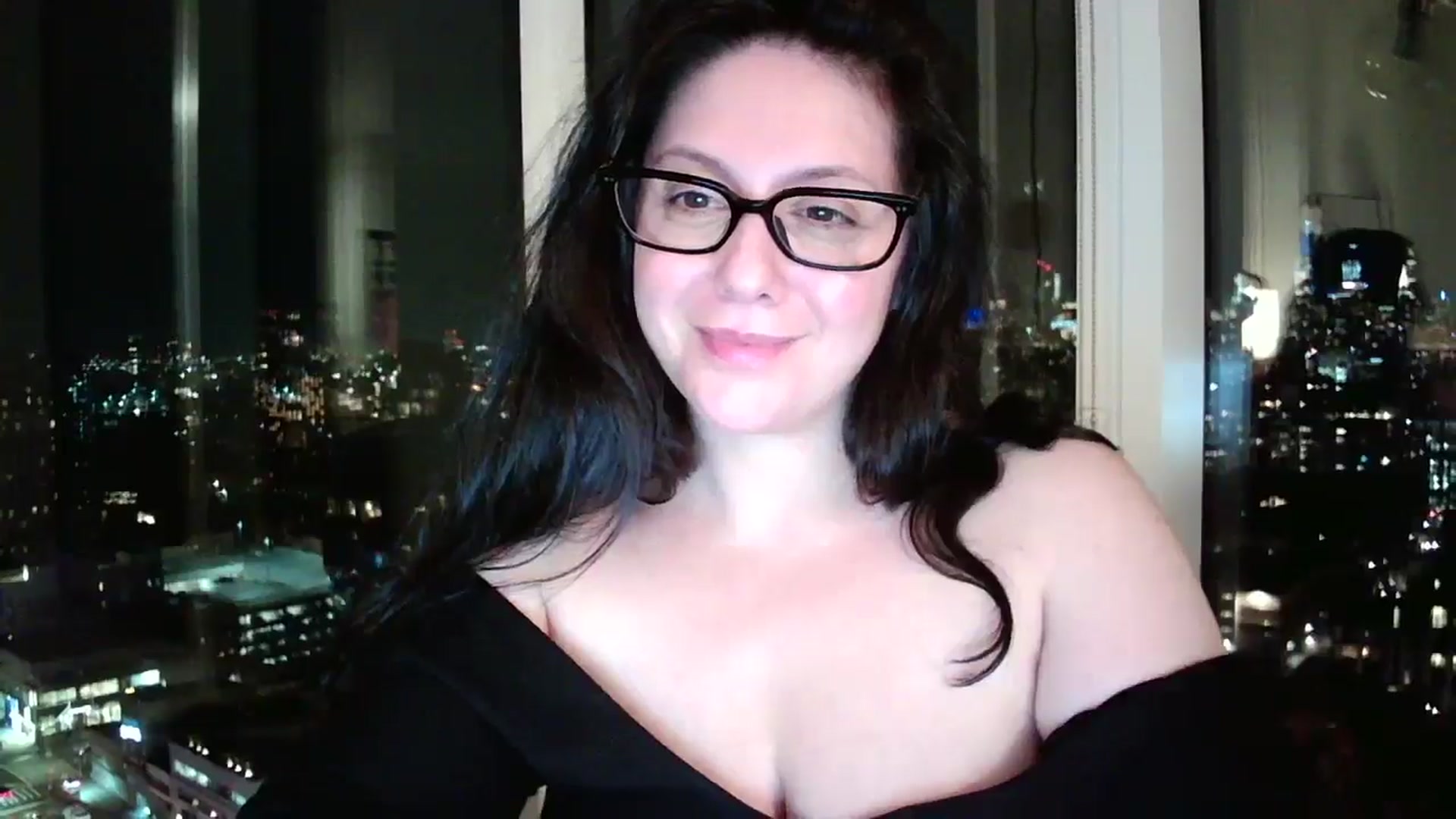 Gallery image thumbnail from SILKYWOMAN's myfreecams stream on, 12/20/2024, 03:08 image 6 of 20