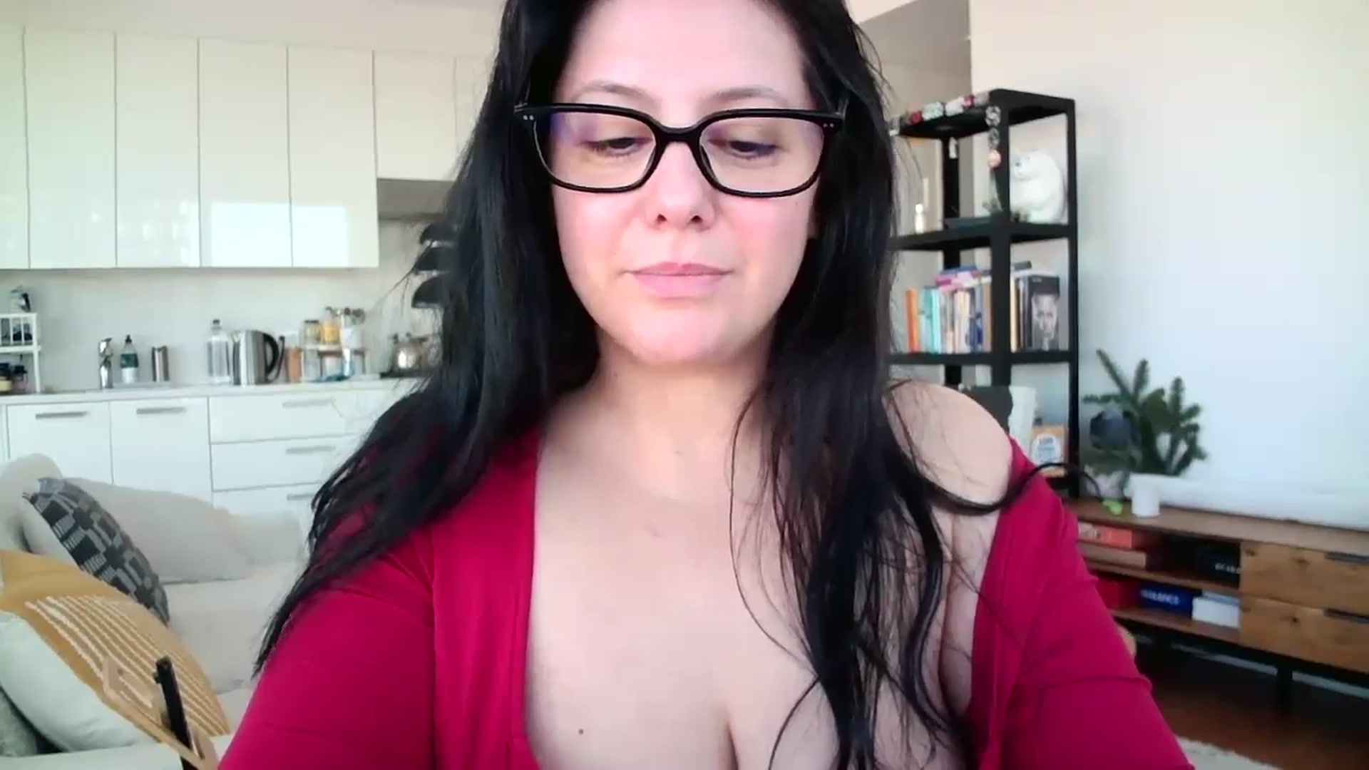 Gallery image thumbnail from SILKYWOMAN's myfreecams stream on, 12/21/2024, 16:27 image 17 of 20