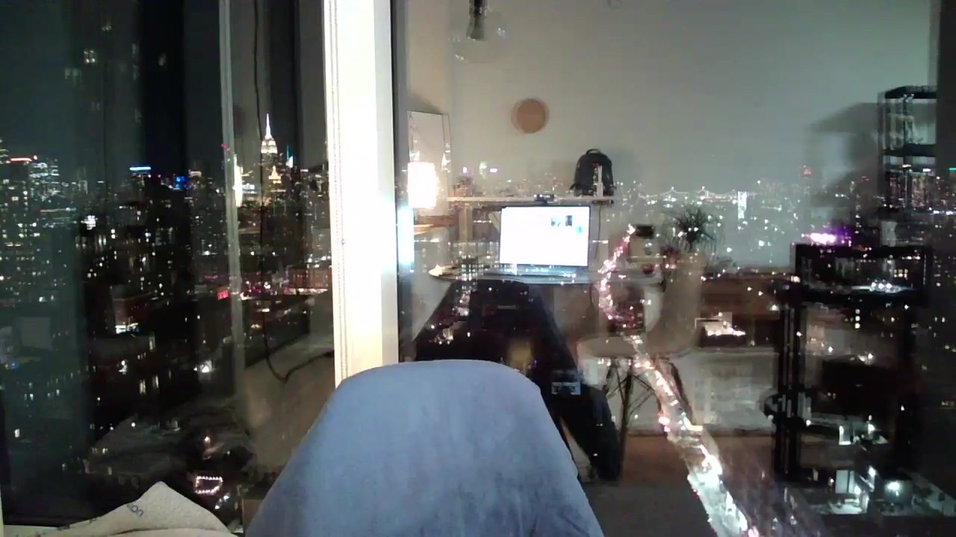 Gallery image thumbnail from SILKYWOMAN's myfreecams stream on, 12/22/2024, 01:40 image 12 of 20