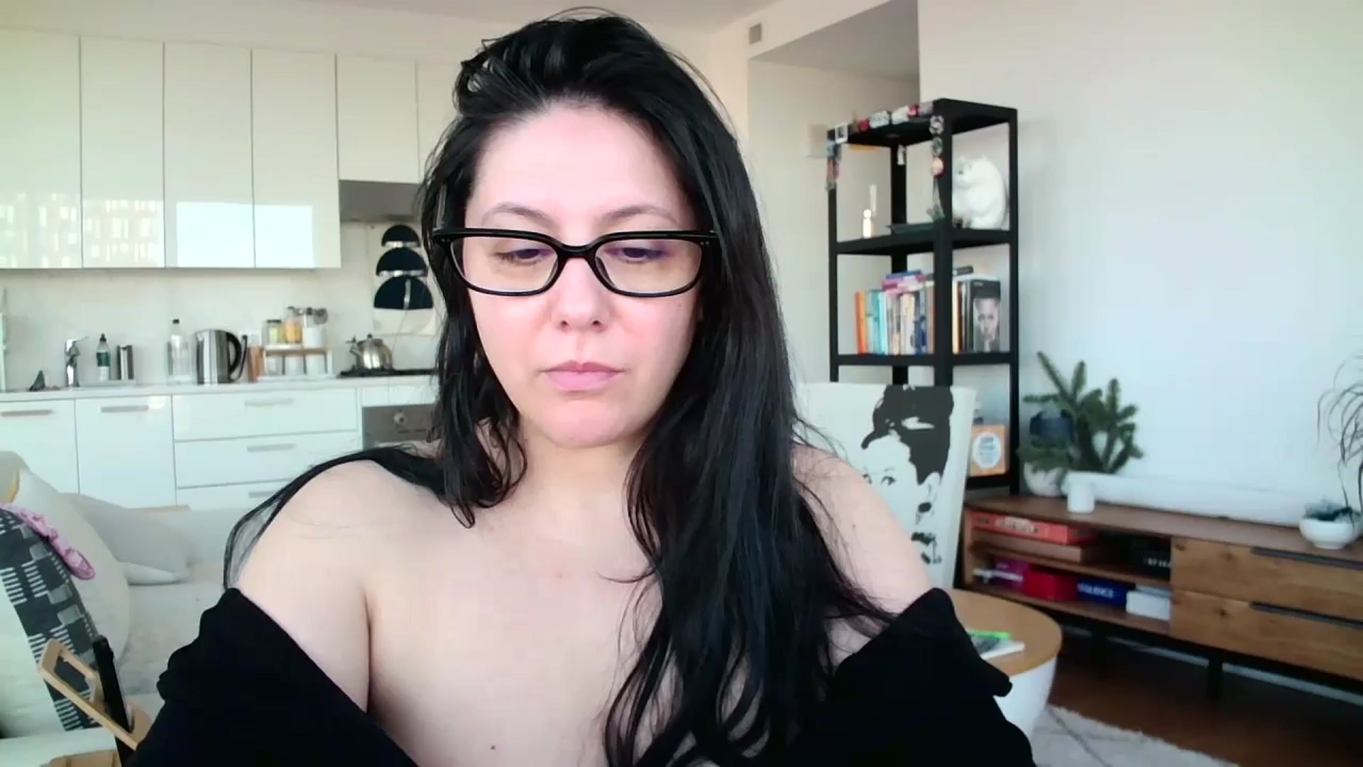 Gallery image thumbnail from SILKYWOMAN's myfreecams stream on, 12/22/2024, 13:48 image 18 of 20