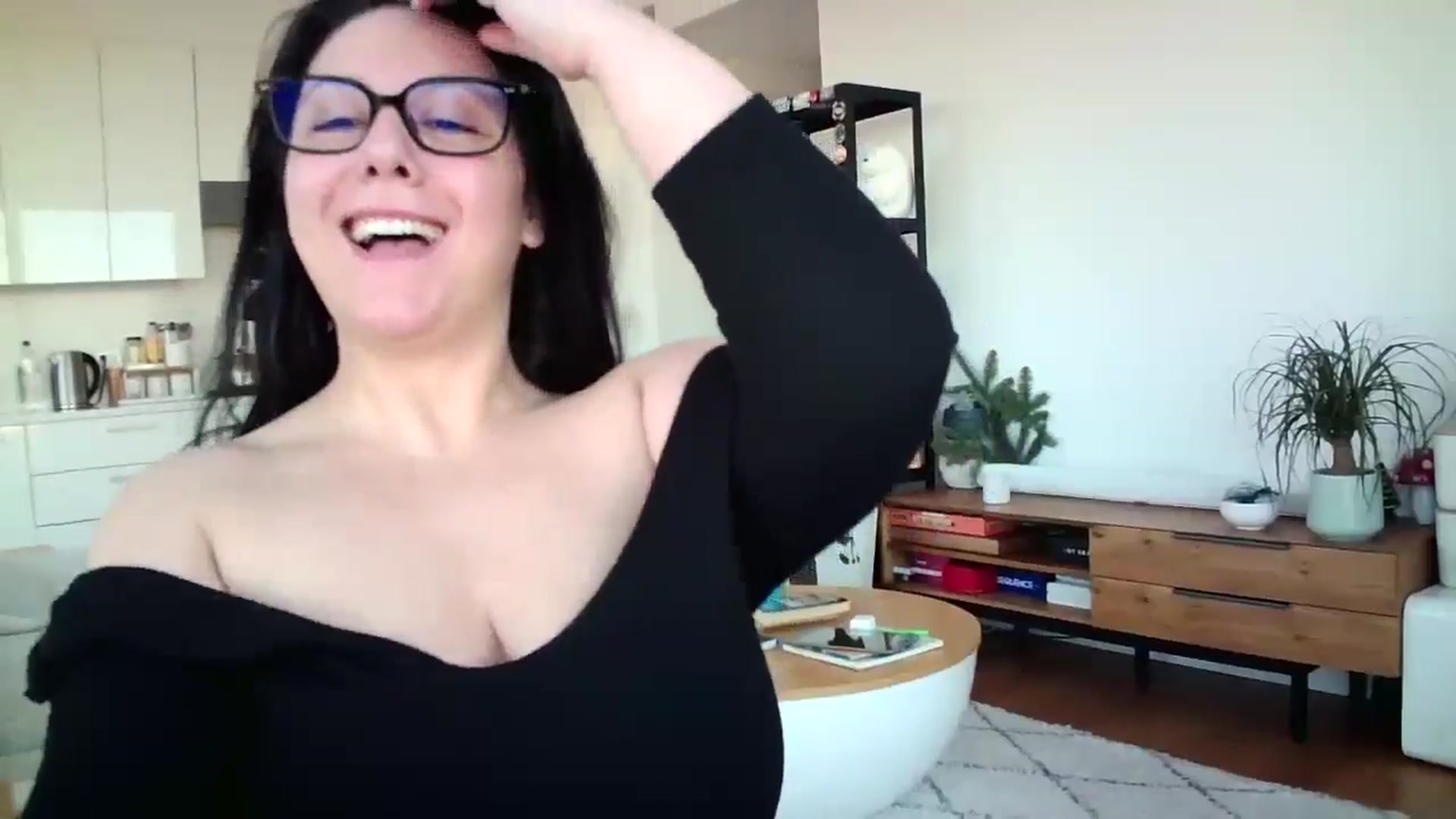 Gallery image thumbnail from SILKYWOMAN's myfreecams stream on, 12/22/2024, 13:48 image 9 of 20