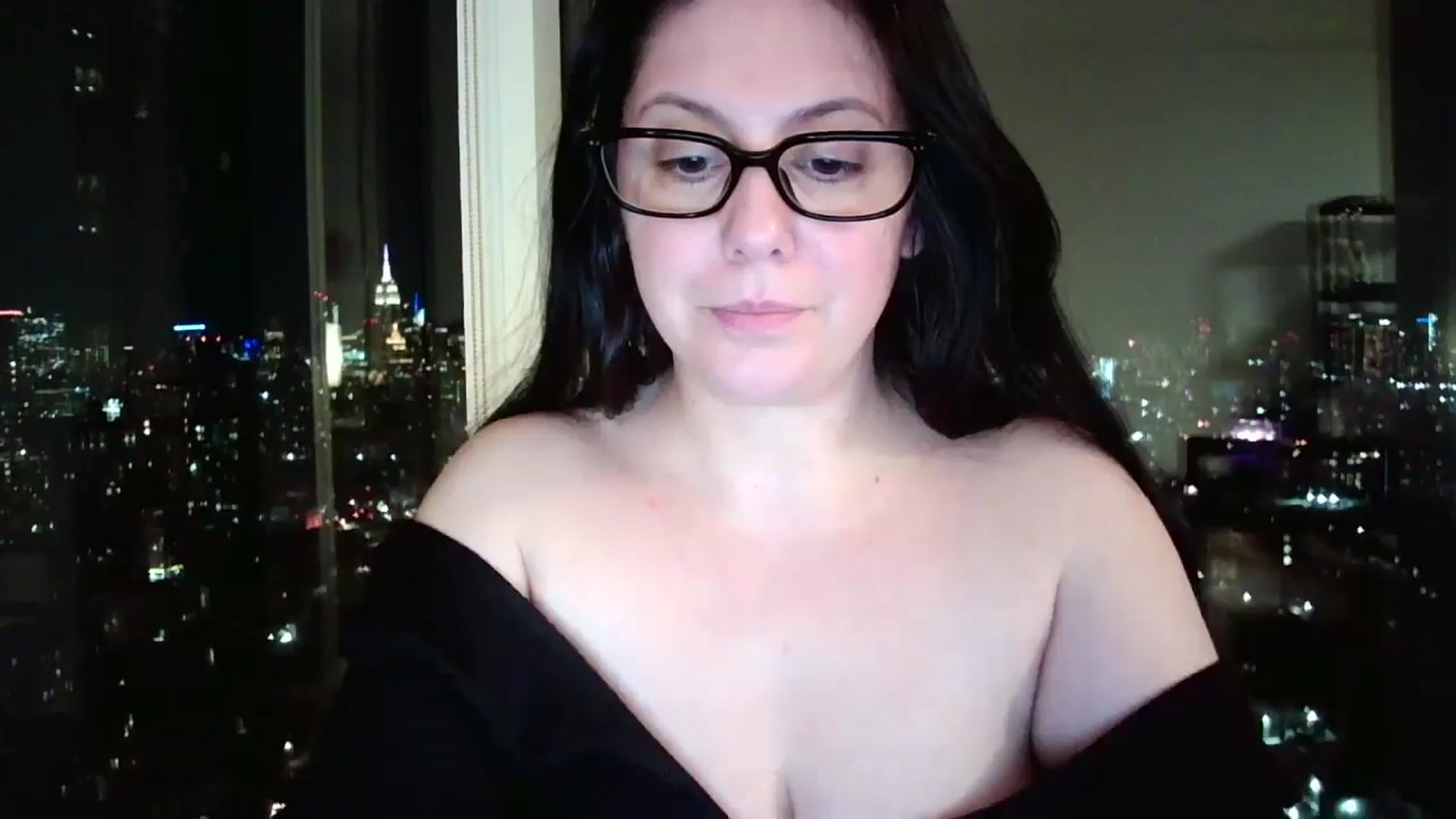 Gallery image thumbnail from SILKYWOMAN's myfreecams stream on, 12/23/2024, 24:31 image 16 of 20