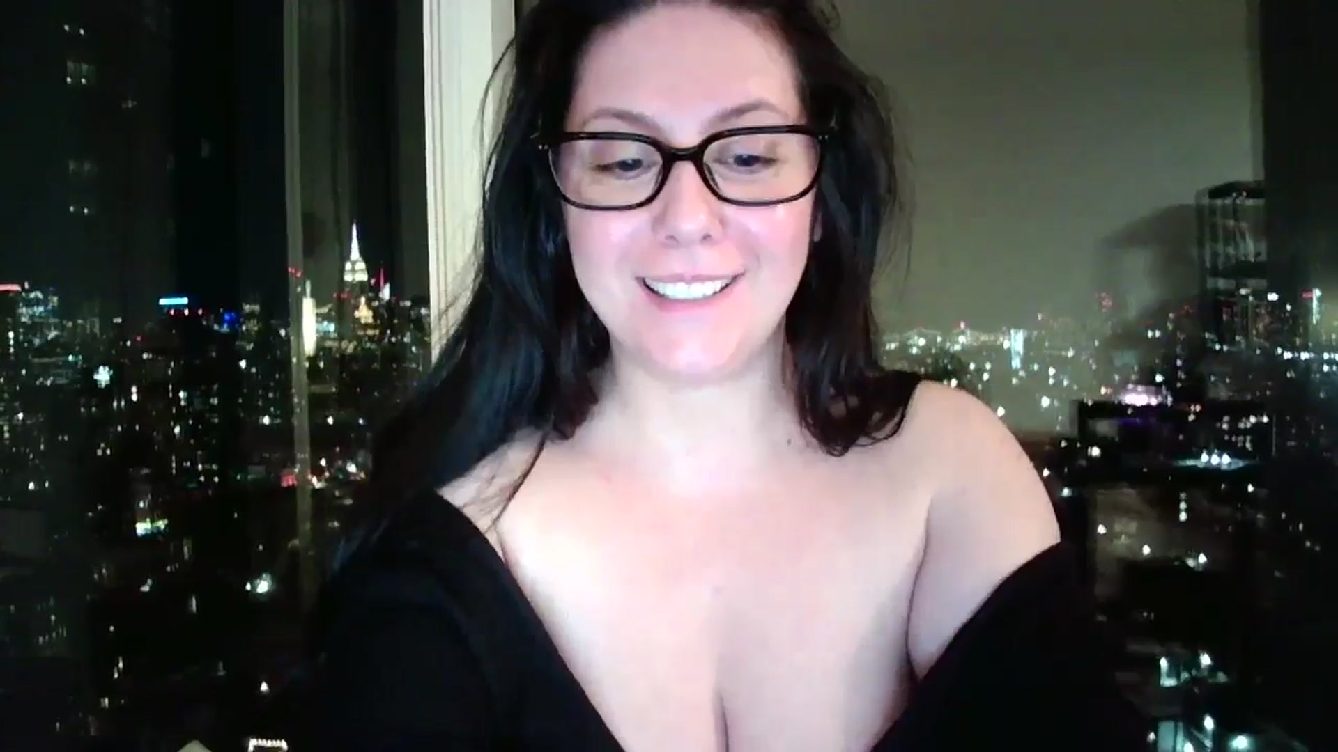 Gallery image thumbnail from SILKYWOMAN's myfreecams stream on, 12/23/2024, 24:31 image 17 of 20