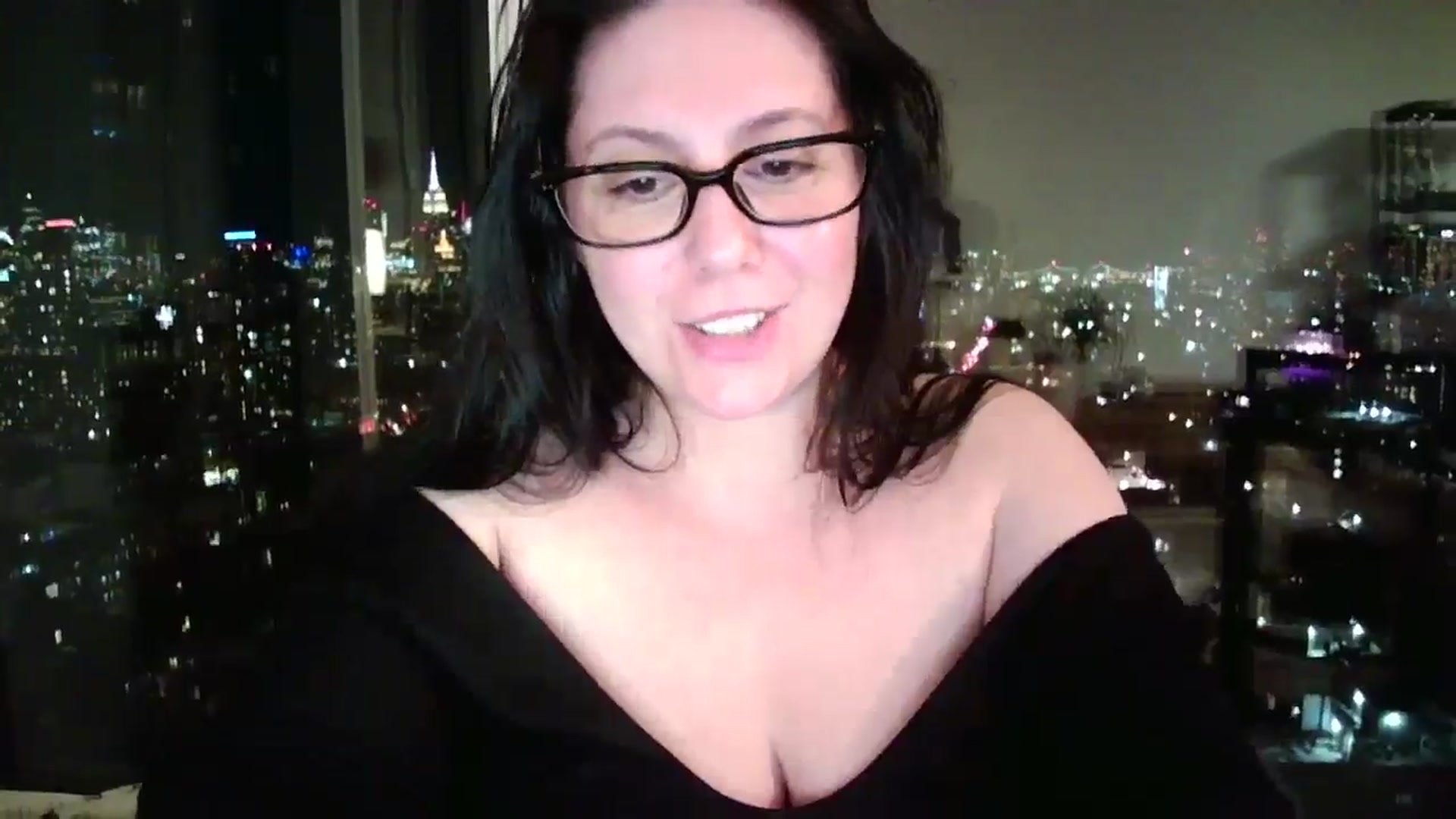 Gallery image thumbnail from SILKYWOMAN's myfreecams stream on, 12/23/2024, 01:22 image 18 of 20
