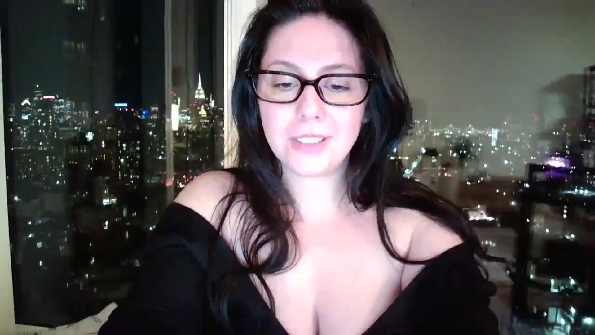 Gallery image thumbnail from SILKYWOMAN's myfreecams stream on, 12/23/2024, 01:22 image 5 of 20