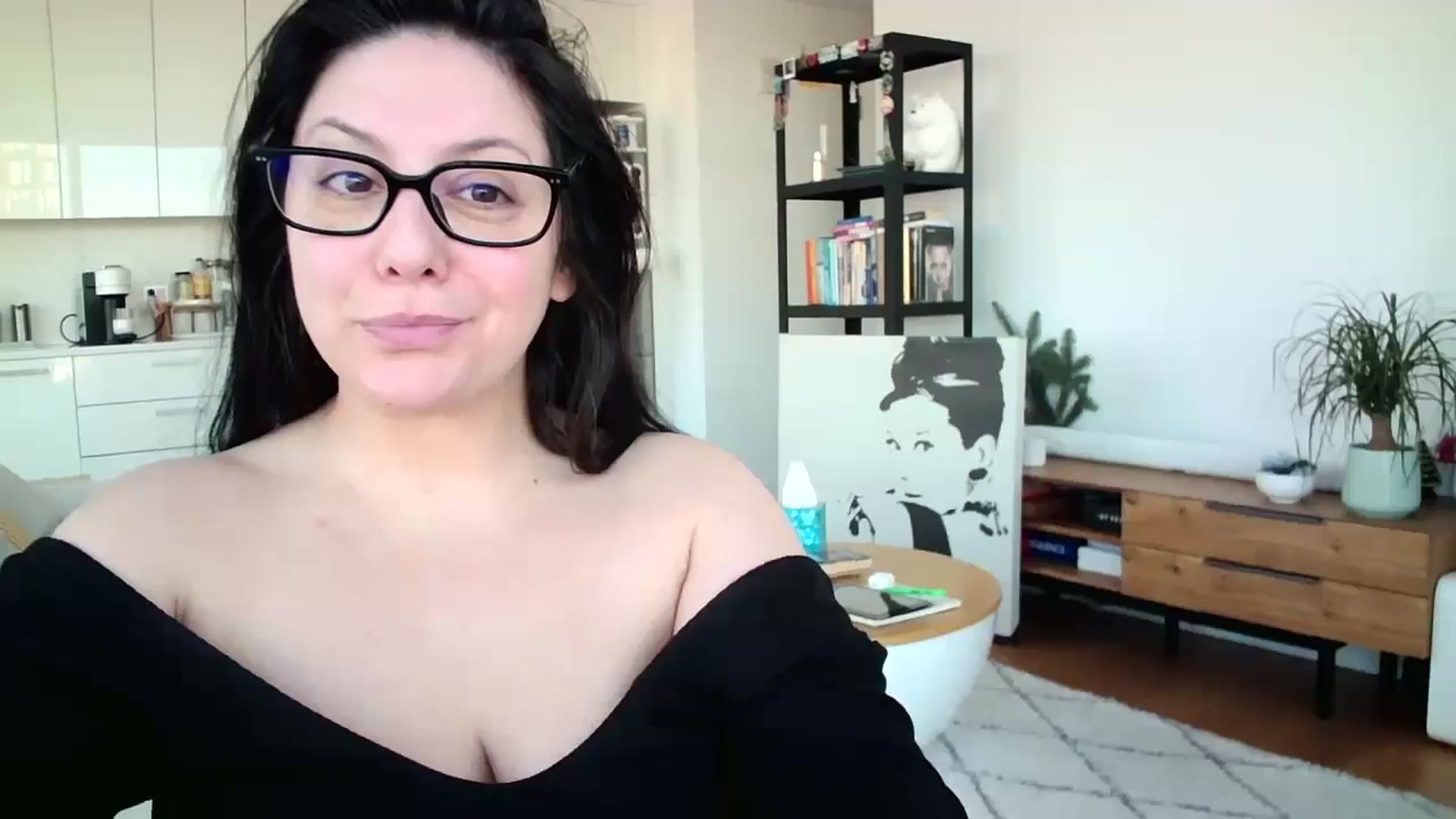 Gallery image thumbnail from SILKYWOMAN's myfreecams stream on, 12/23/2024, 14:12 image 18 of 20