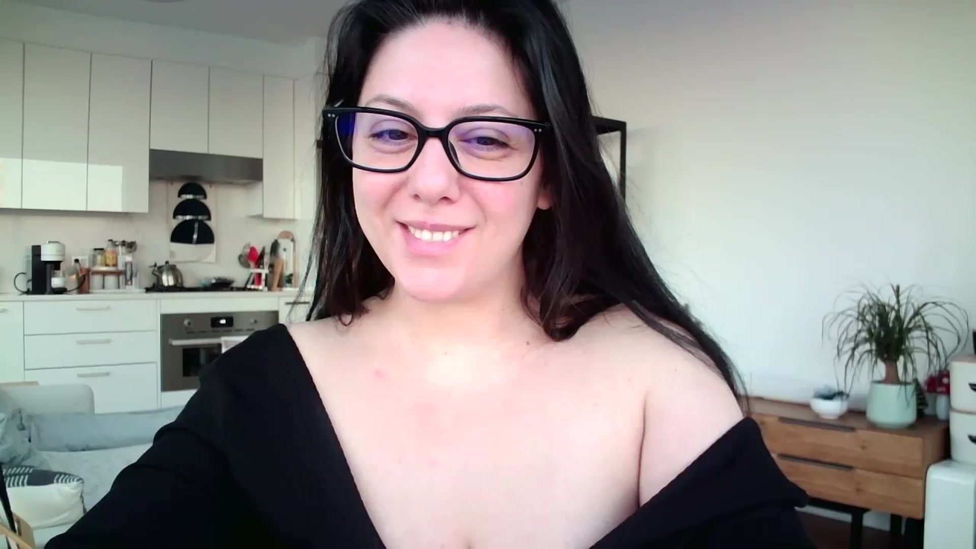 Gallery image thumbnail from SILKYWOMAN's myfreecams stream on, 12/23/2024, 14:12 image 2 of 20