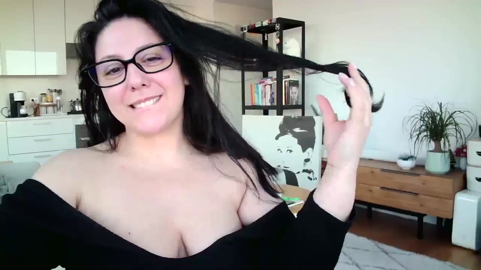 Gallery image thumbnail from SILKYWOMAN's myfreecams stream on, 12/23/2024, 14:12 image 8 of 20